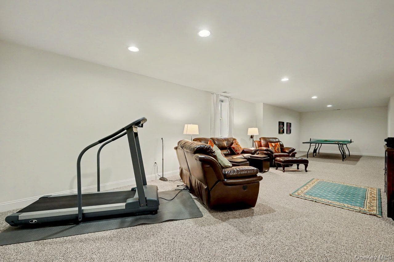 2329 Depeyster Drive thumbnail 23