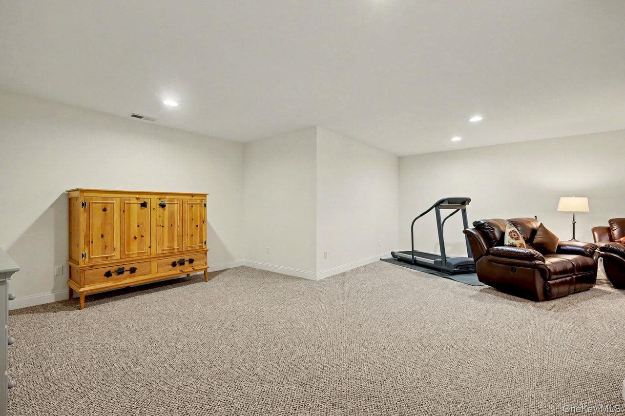 2329 Depeyster Drive thumbnail 24