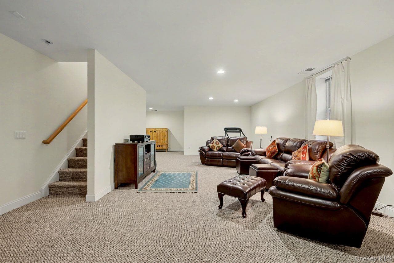 2329 Depeyster Drive thumbnail 22