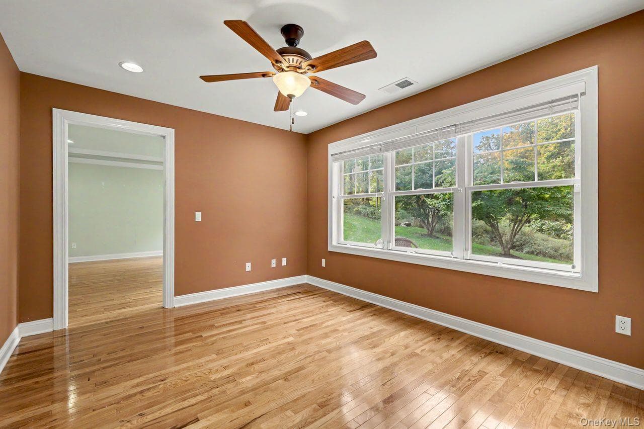 2329 Depeyster Drive thumbnail 13