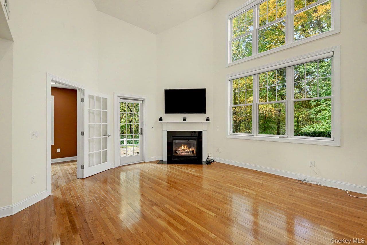 2329 Depeyster Drive thumbnail 10