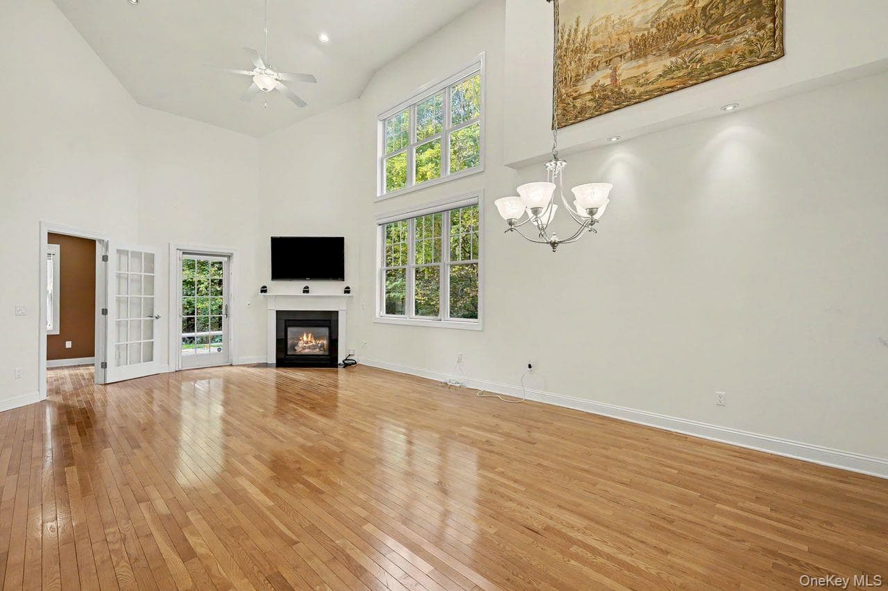 2329 Depeyster Drive thumbnail 7