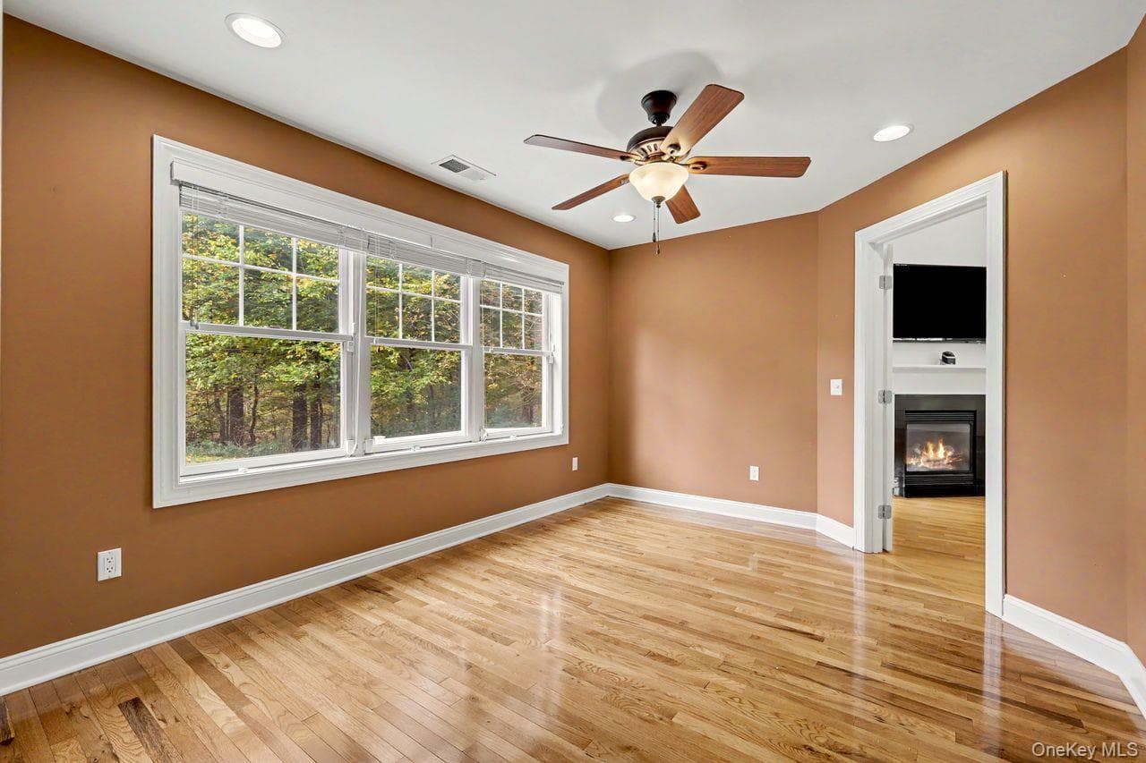 2329 Depeyster Drive thumbnail 14