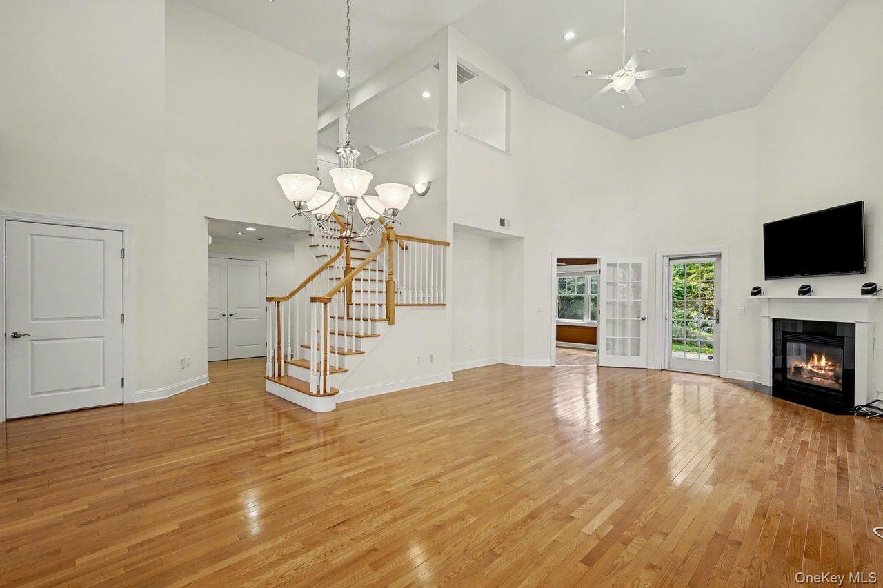 2329 Depeyster Drive thumbnail 8