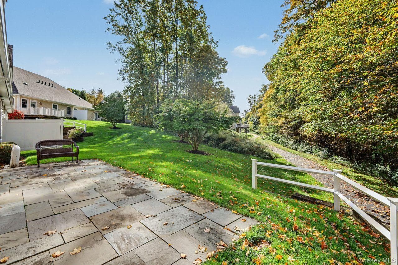 2329 Depeyster Drive thumbnail 33