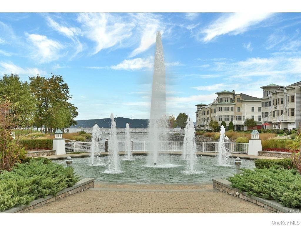 1310 Round Pointe Drive thumbnail 27