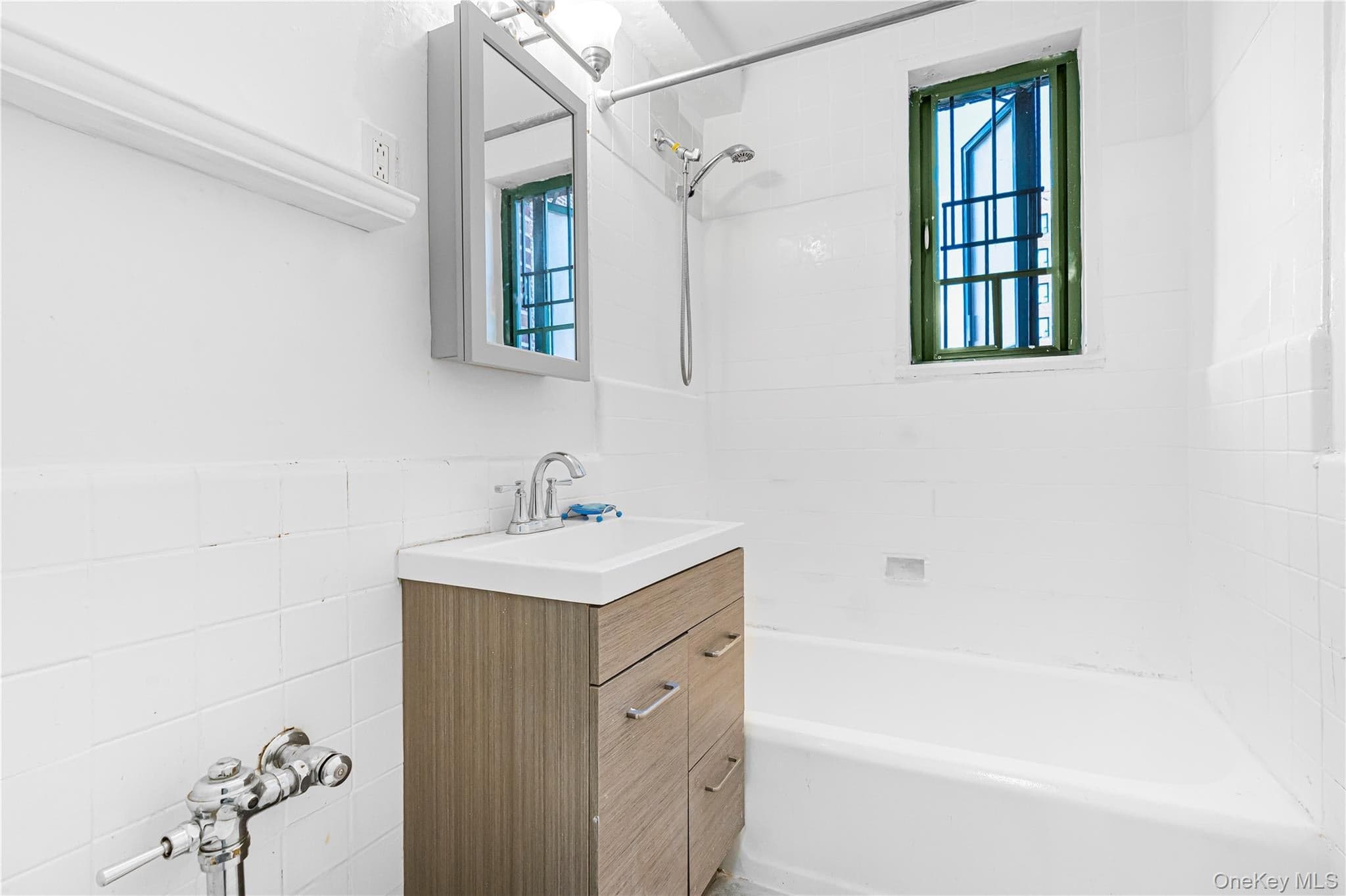 1946 E Tremont Avenue Unit: 5H thumbnail 7