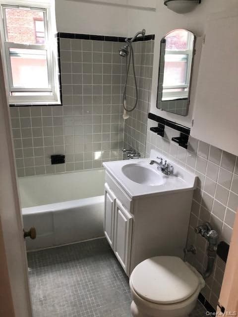 30 Ehrbar Avenue Unit: 306 thumbnail 4