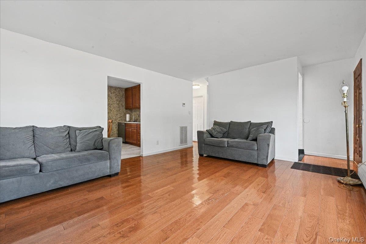132 Commonwealth Drive thumbnail 5