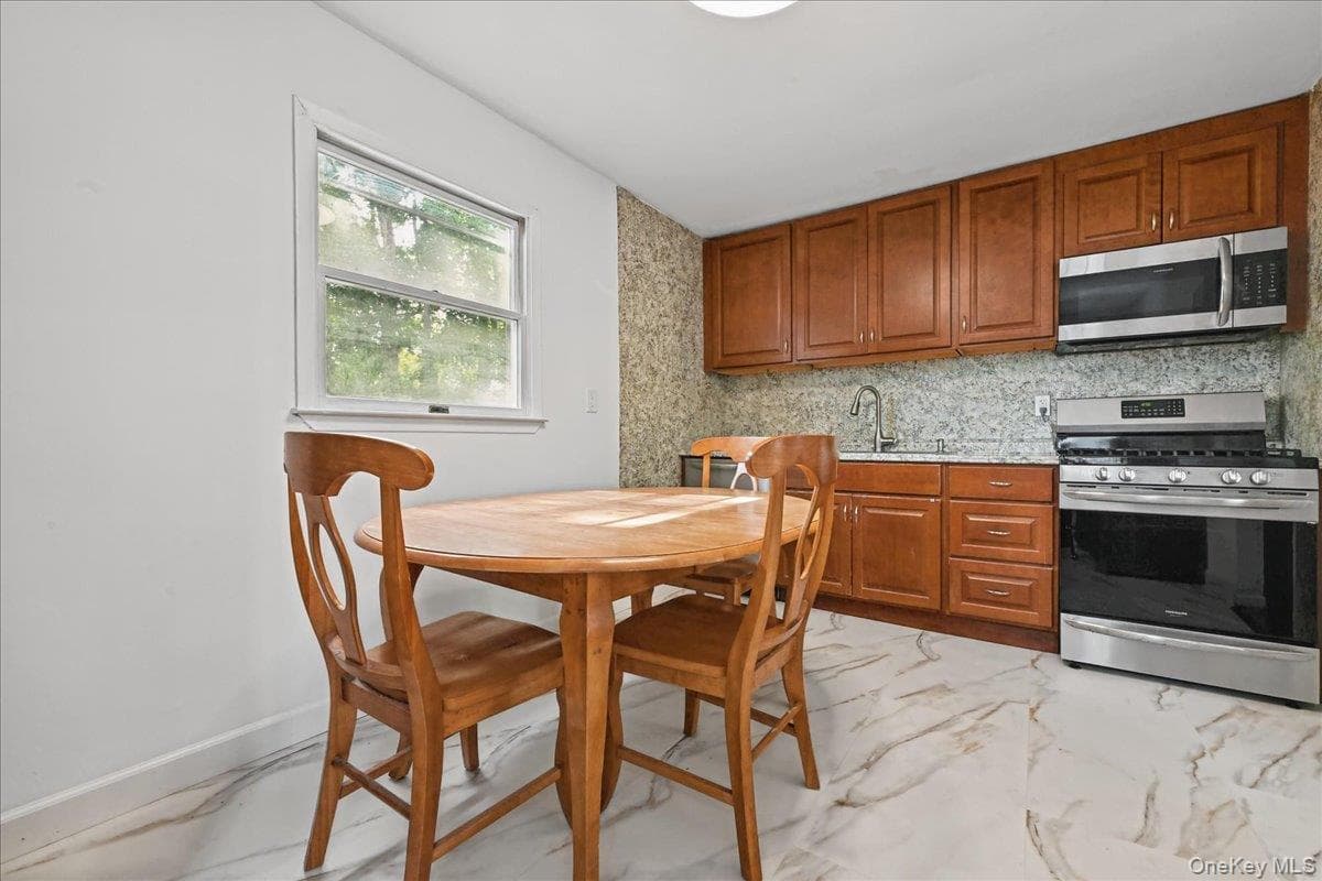 132 Commonwealth Drive thumbnail 6
