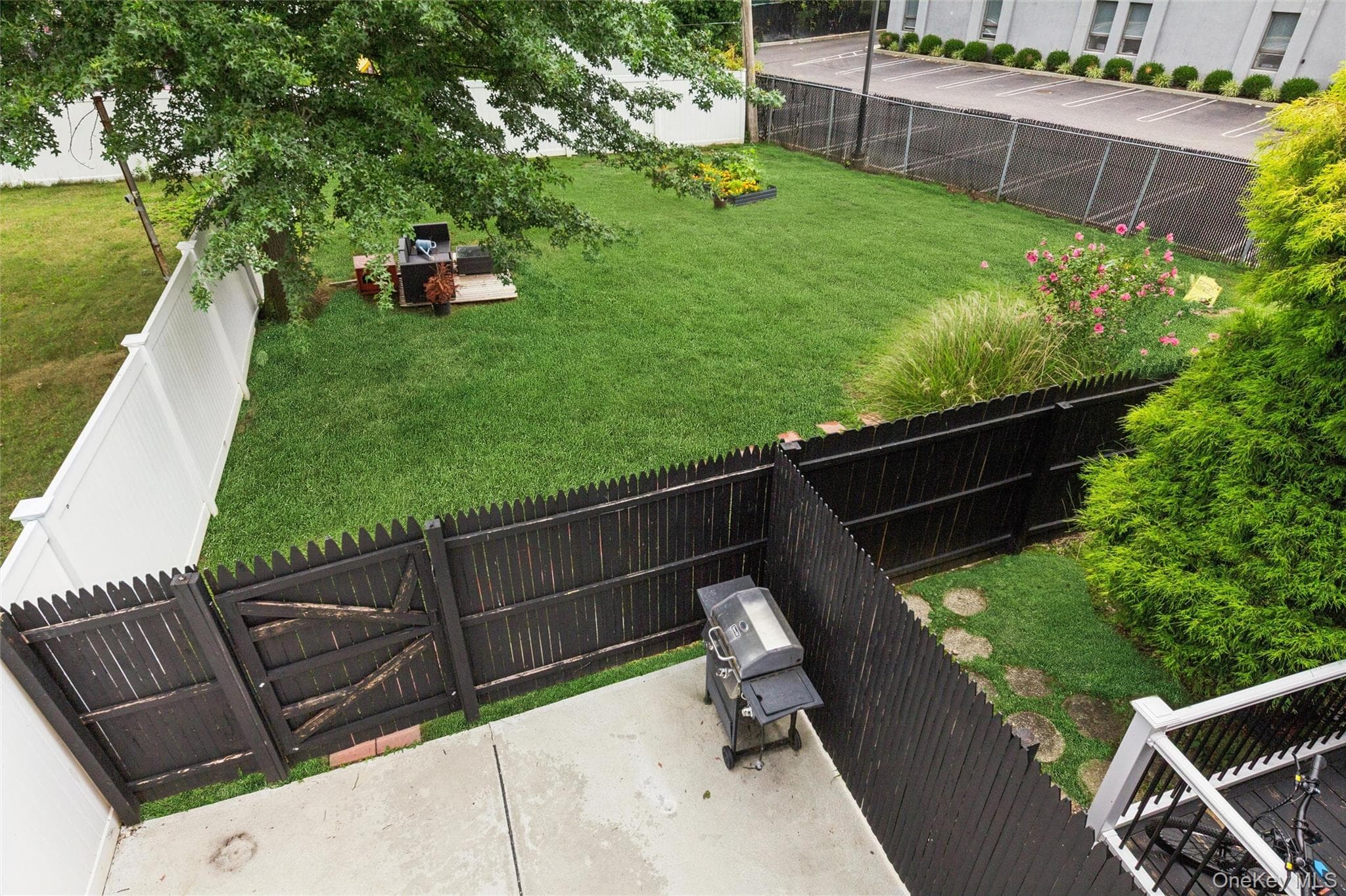 301 Merrick Avenue thumbnail 22
