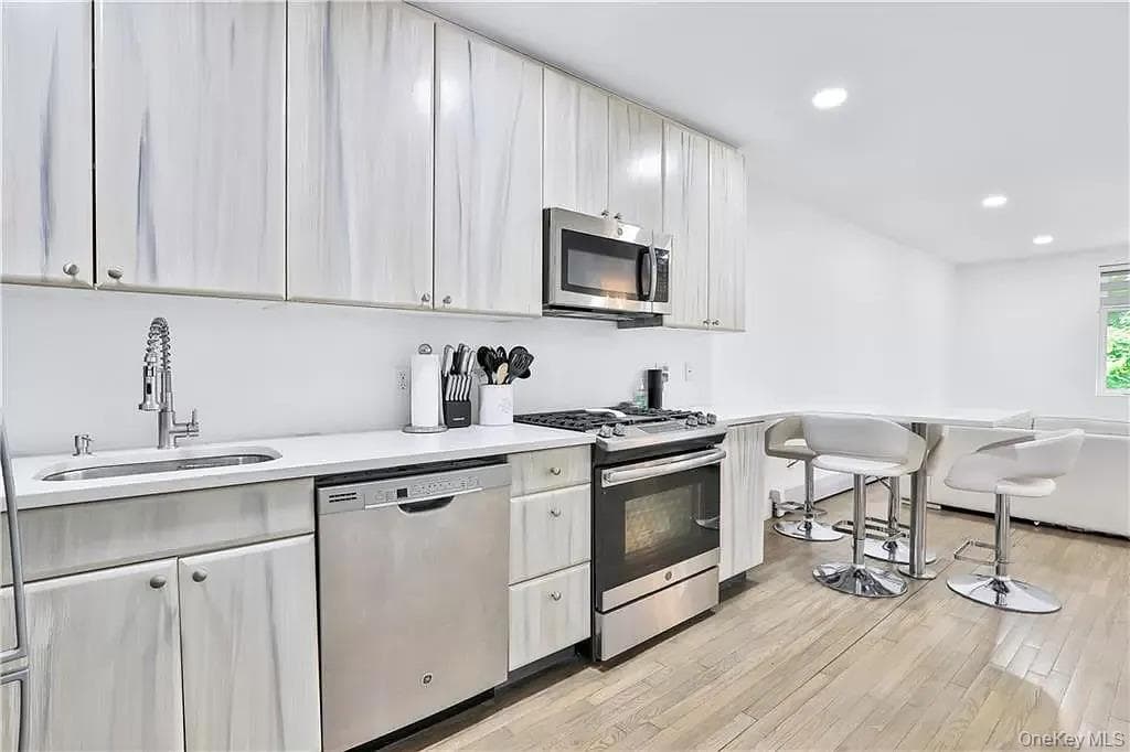 3368 Shore Parkway Unit: 2B thumbnail 4