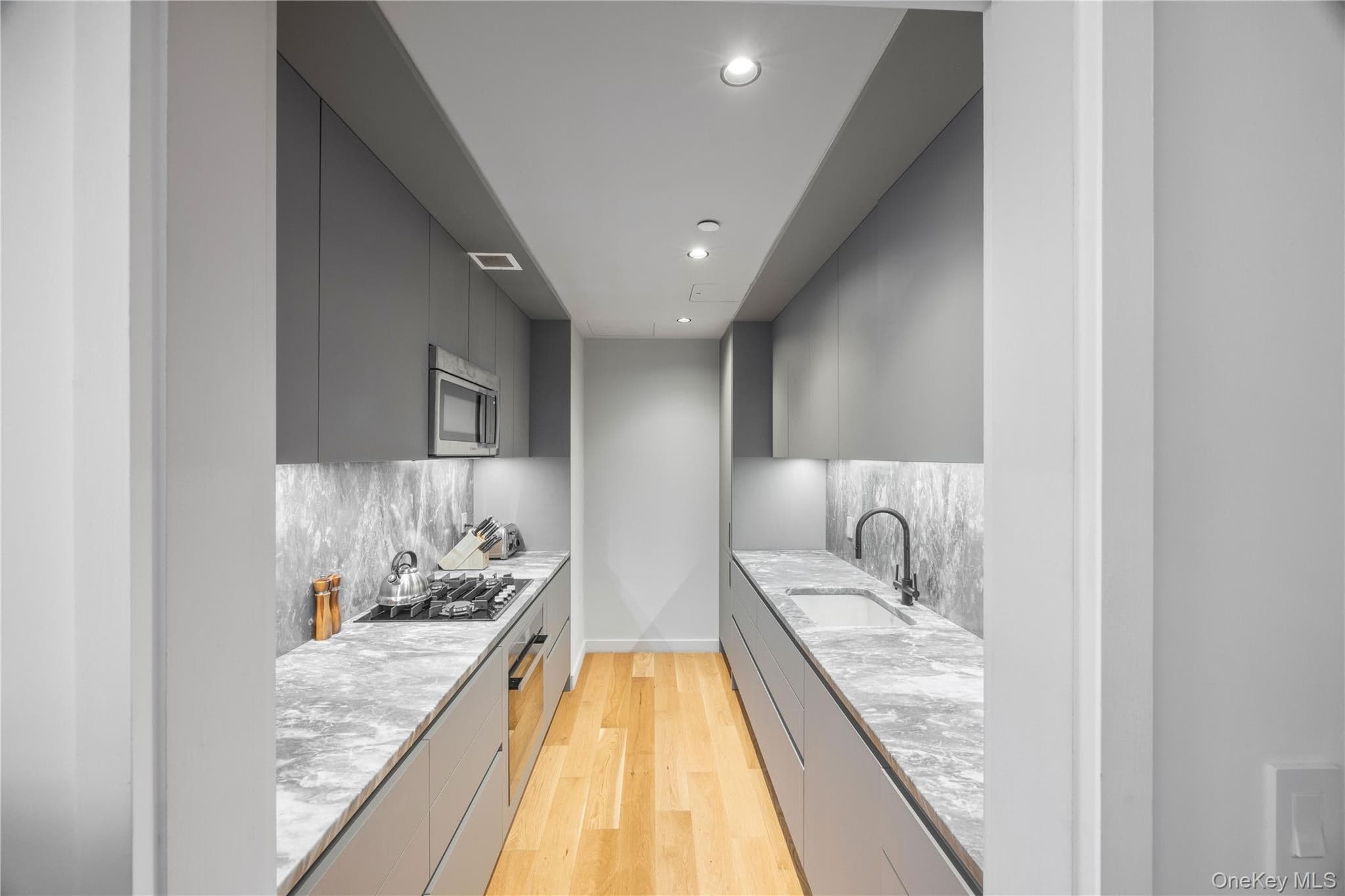 547 W 47th Street Unit: 509 thumbnail 7