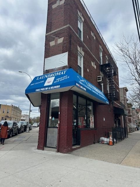 4229 Newtown Road, Astoria