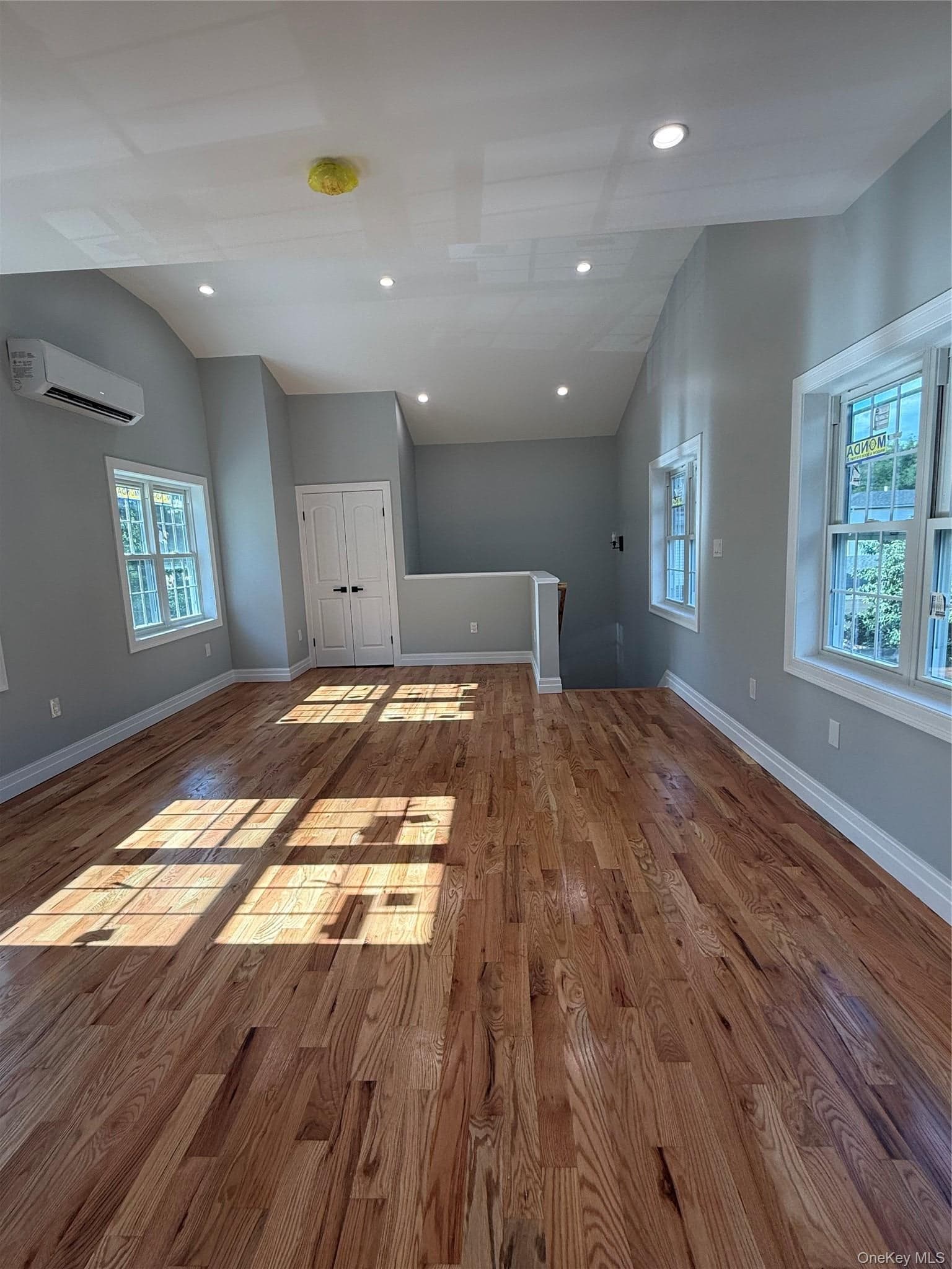 118-11 E Lakeview Blvd thumbnail 3