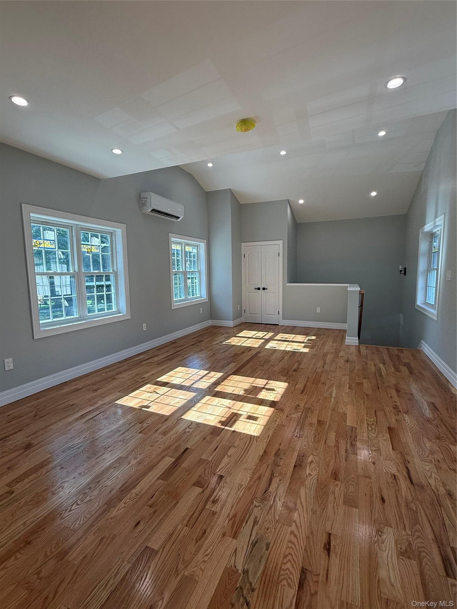 118-11 E Lakeview Blvd thumbnail 2