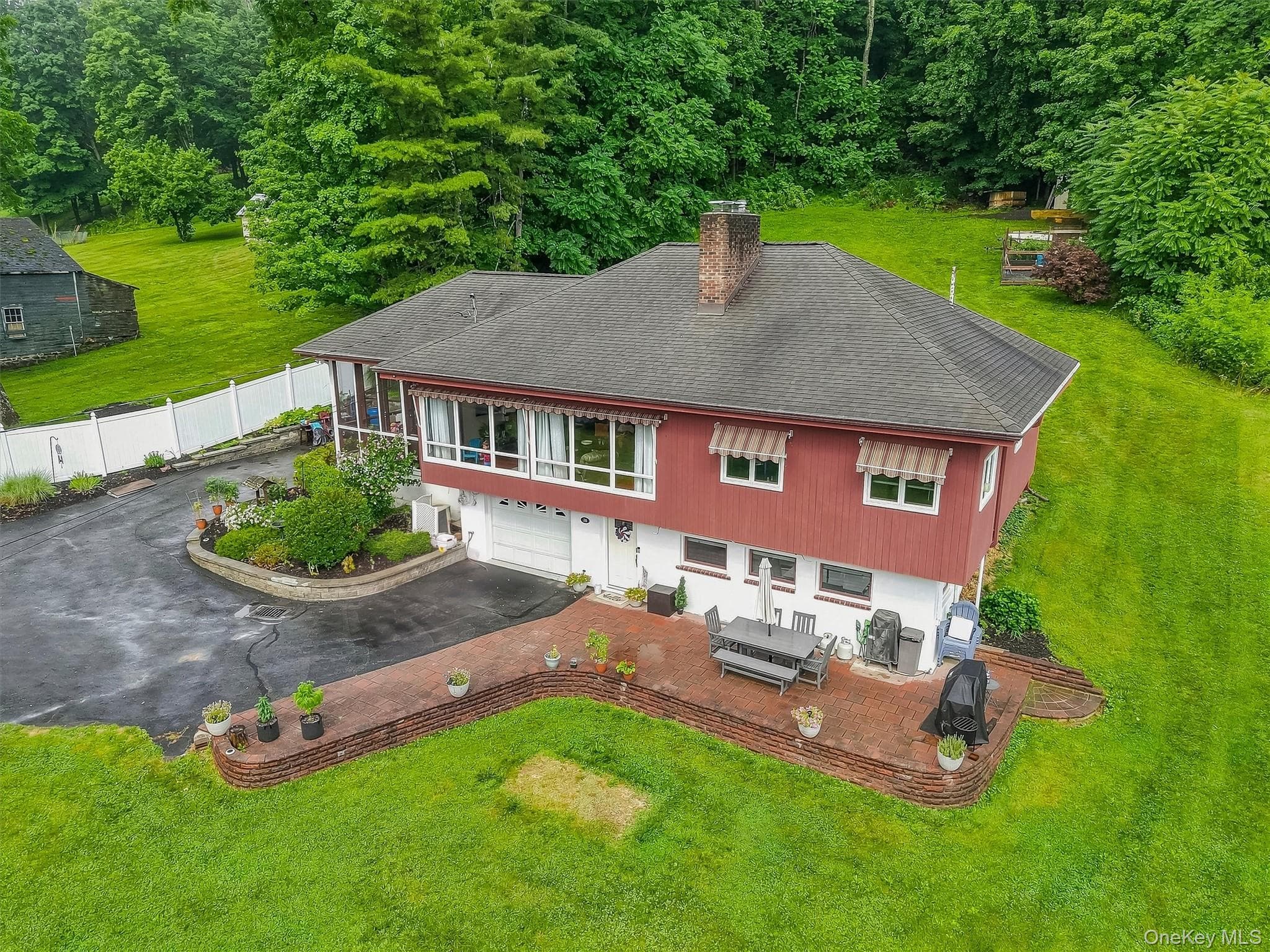 28 Maple Avenue thumbnail 19