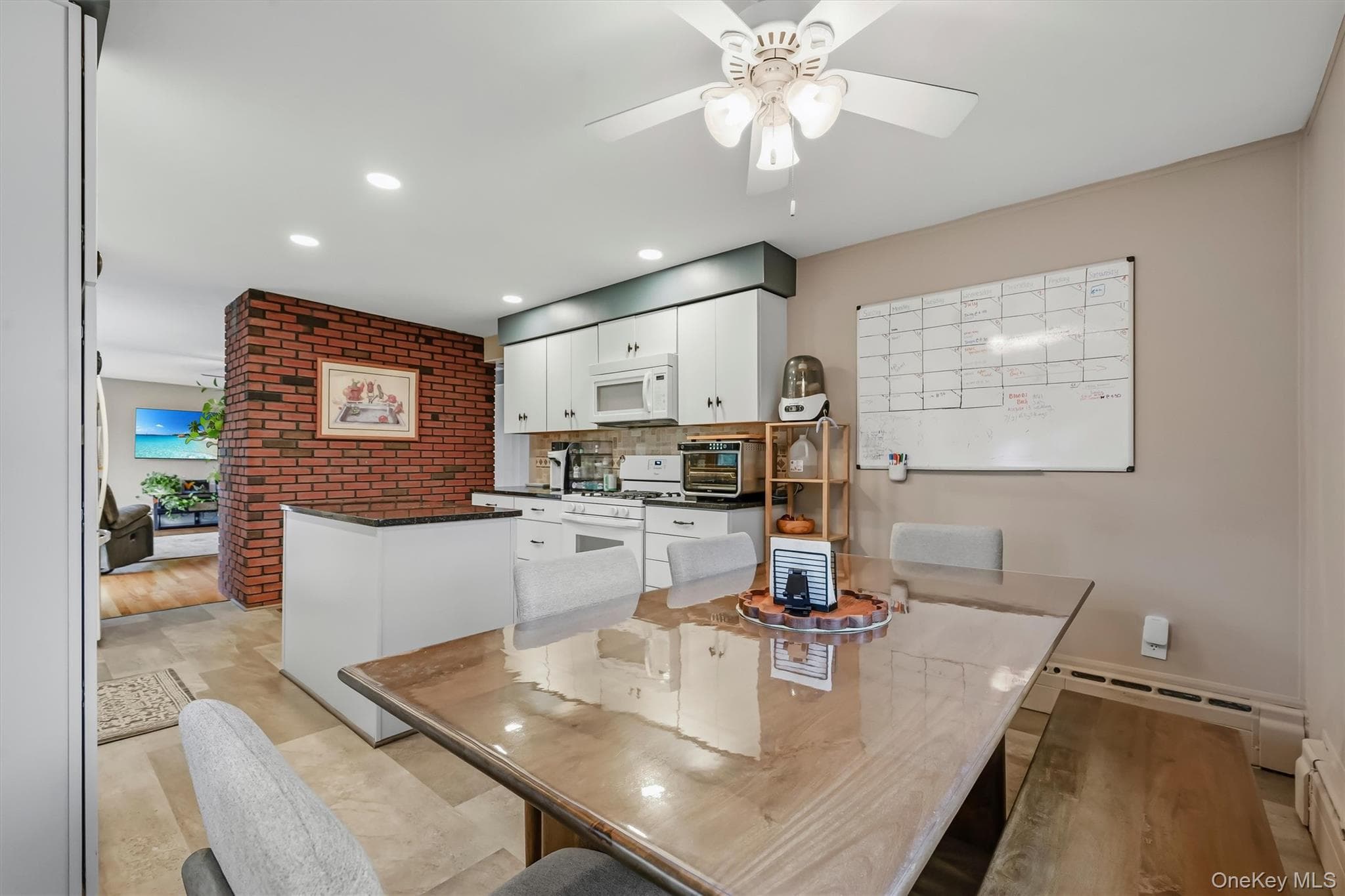 28 Maple Avenue thumbnail 14