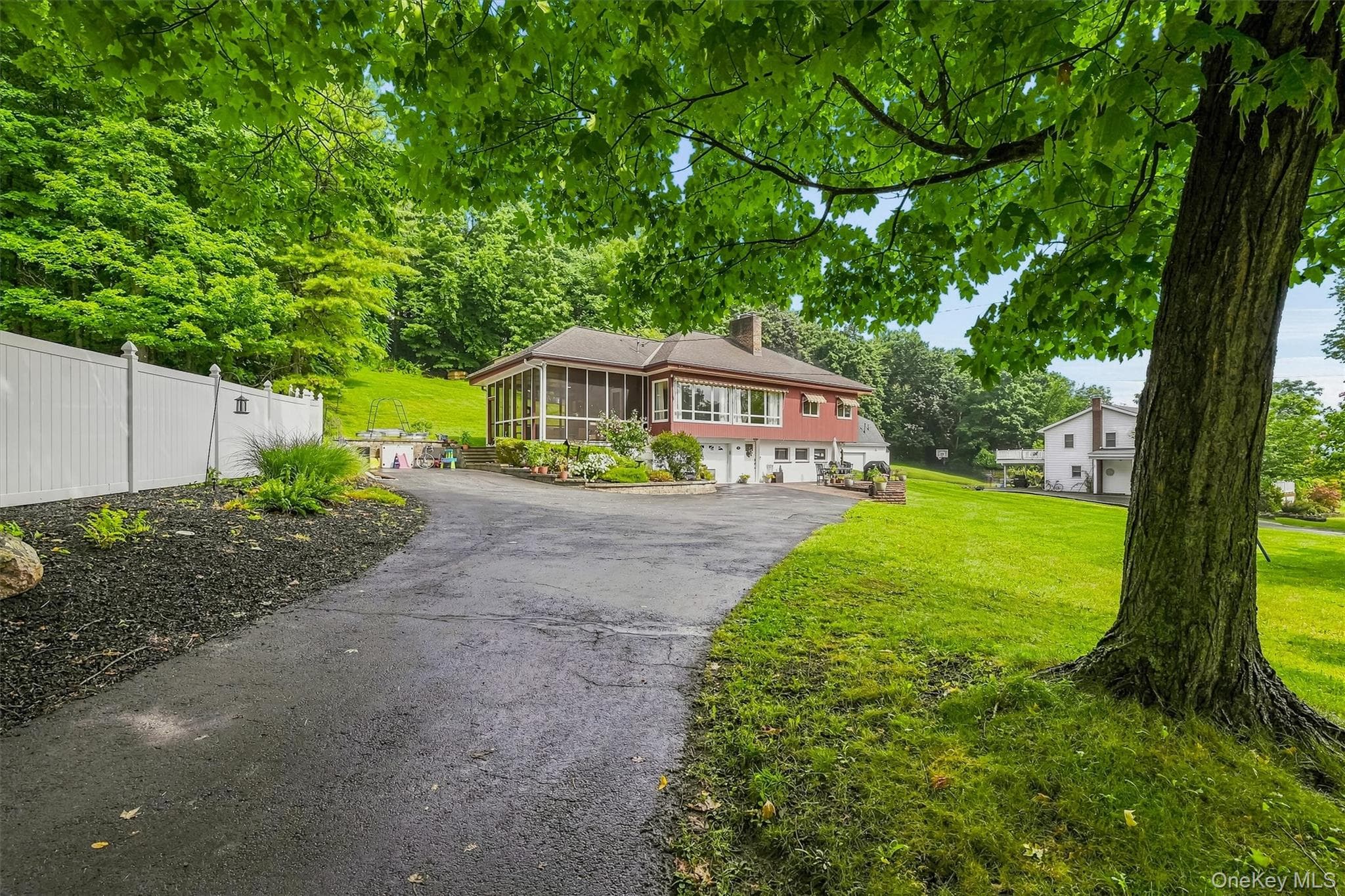 28 Maple Avenue thumbnail 2