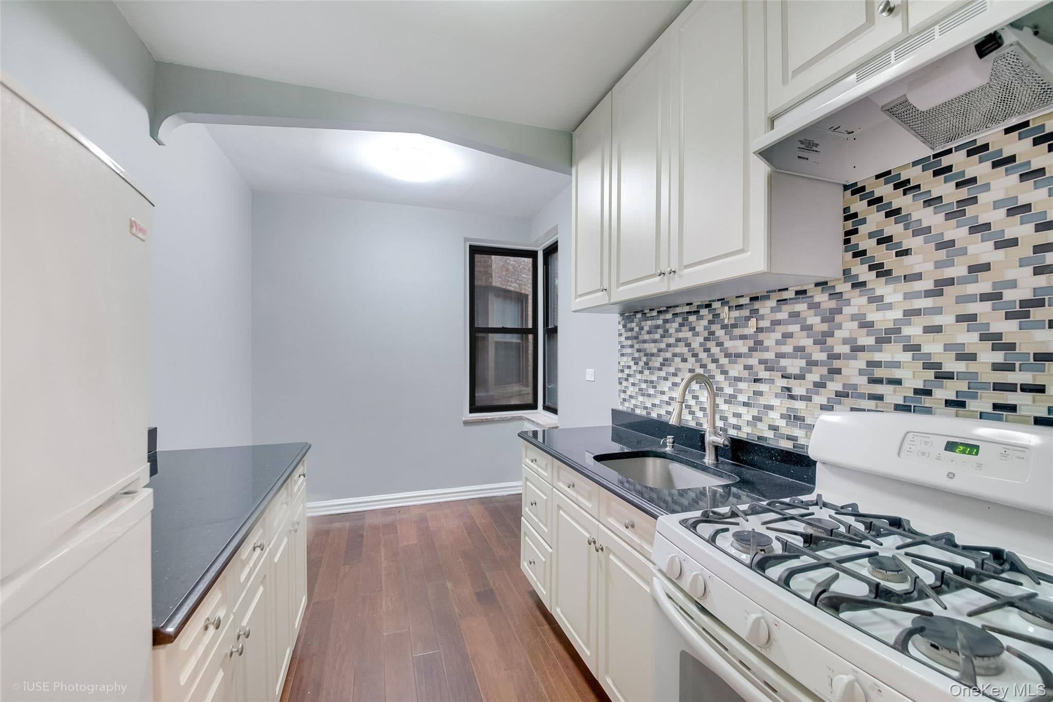 41-09 41st Street Unit: 1A thumbnail 5