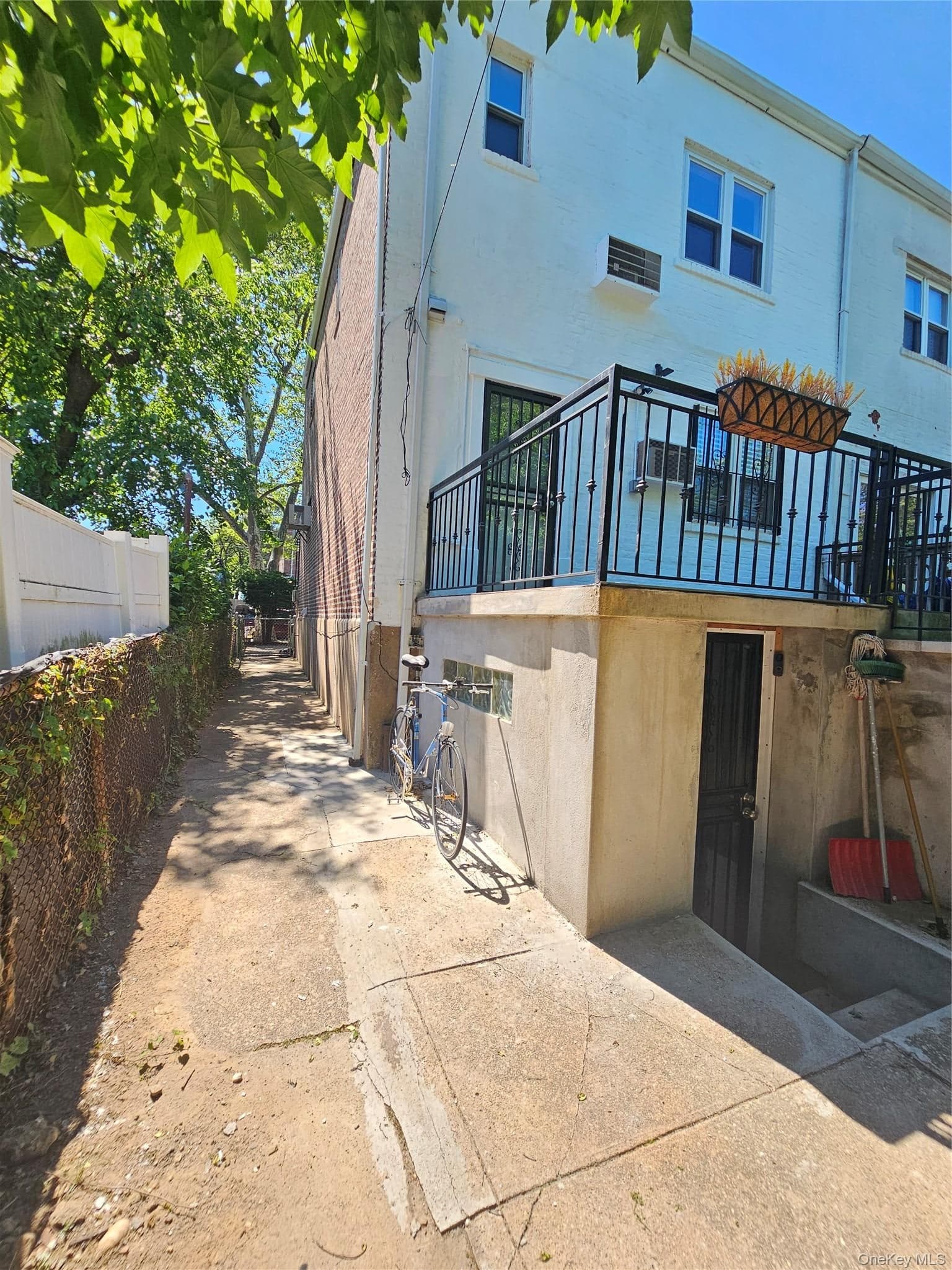 455 E 43rd Street thumbnail 21