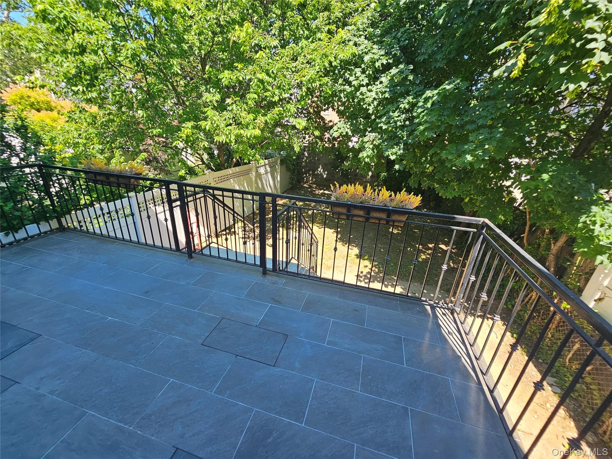 455 E 43rd Street thumbnail 24