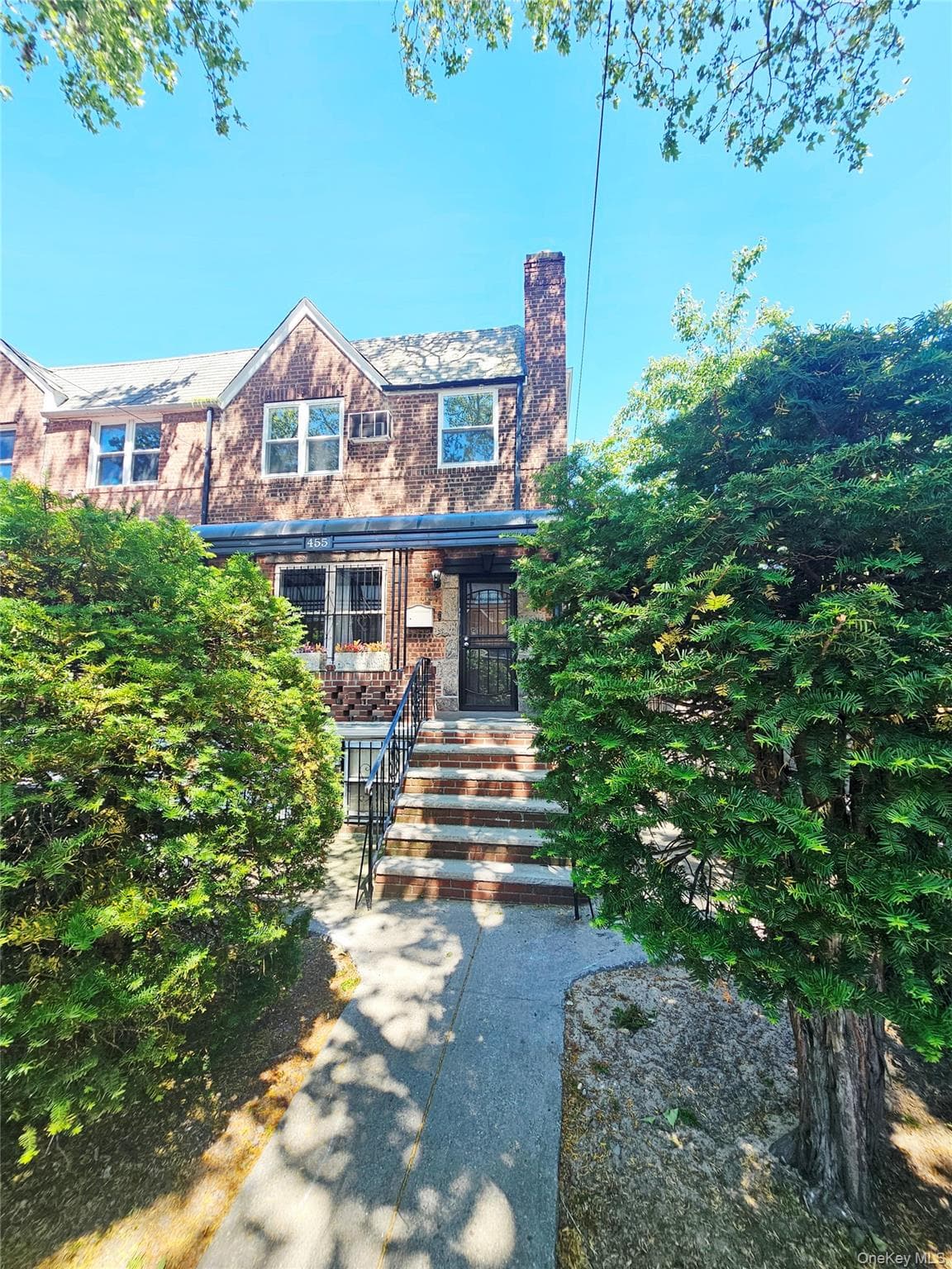 455 E 43rd Street thumbnail 2