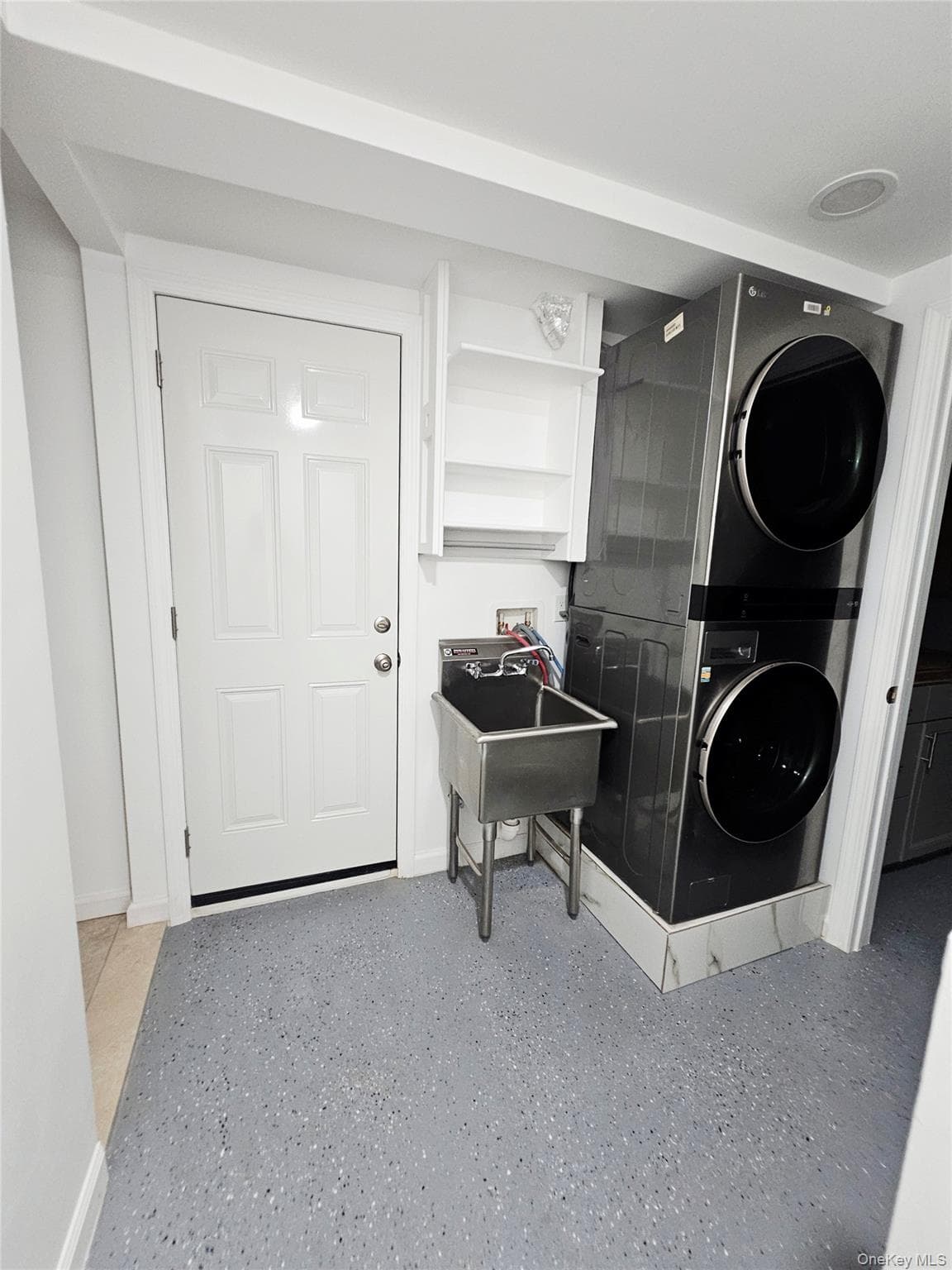 455 E 43rd Street thumbnail 16