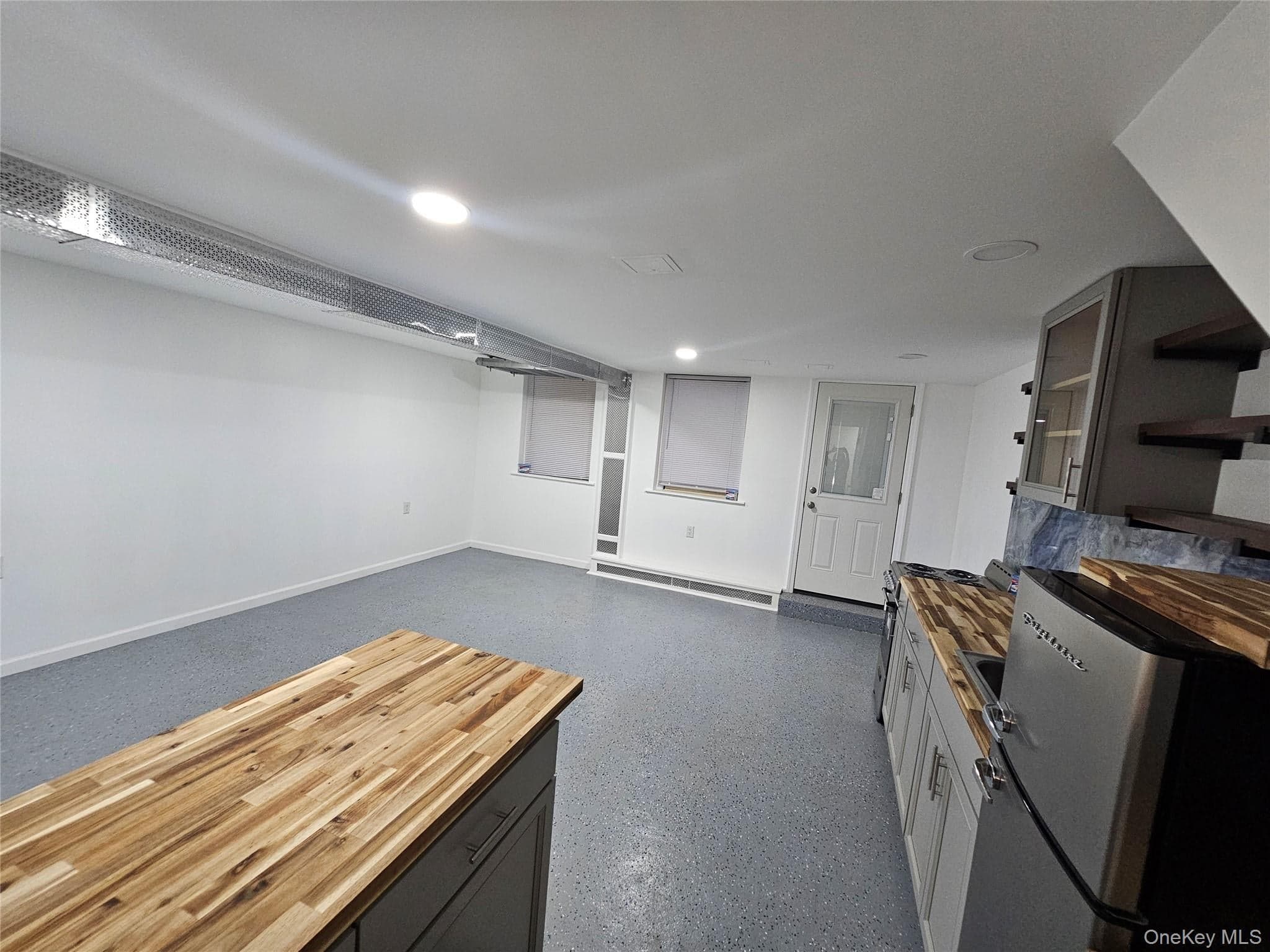 455 E 43rd Street thumbnail 17