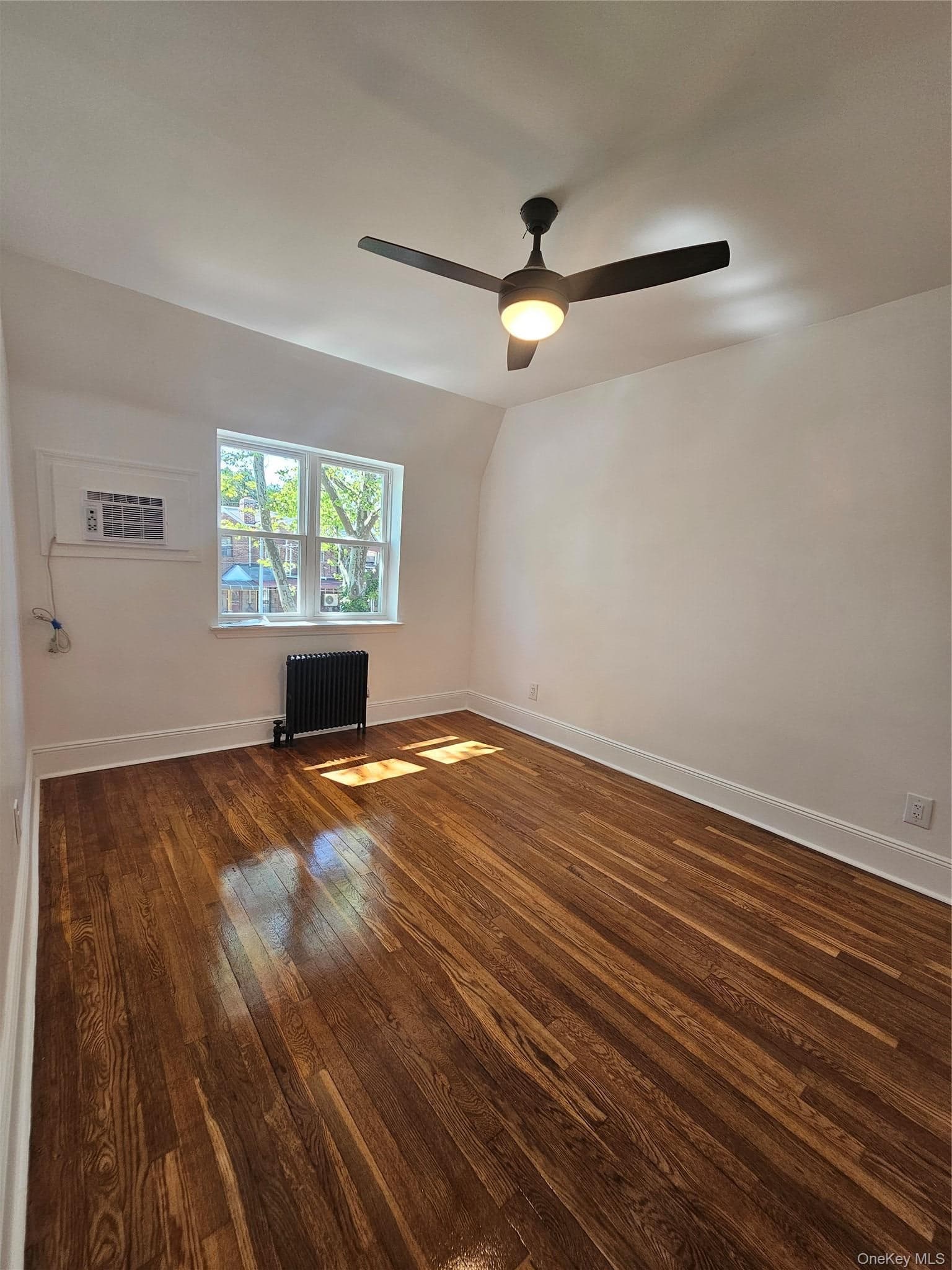 455 E 43rd Street thumbnail 9