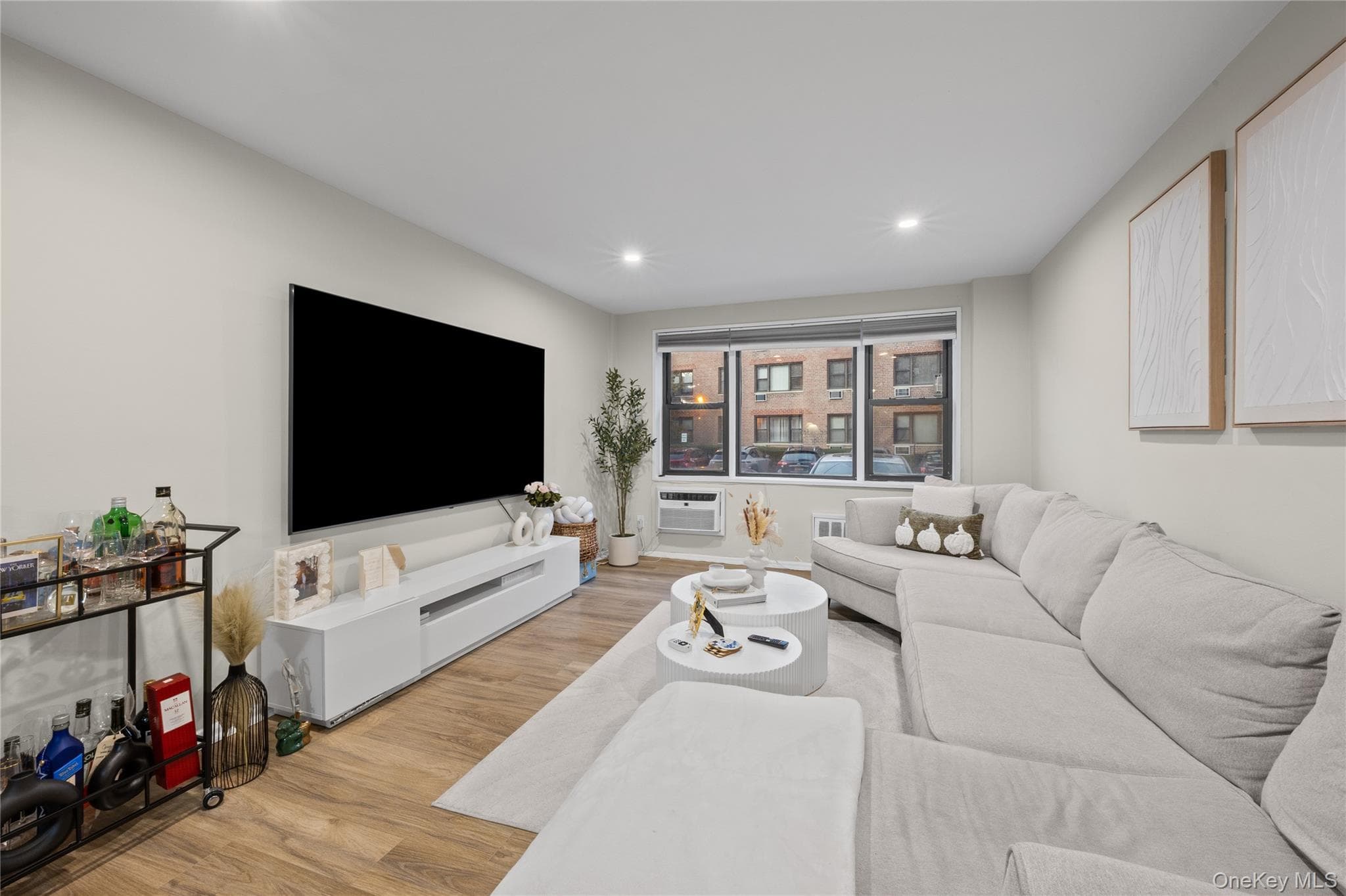 1 Birchwood Court Unit: 1B thumbnail 3