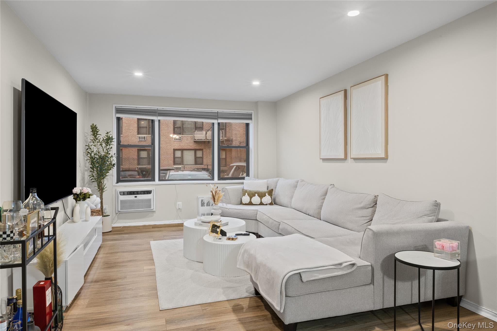 1 Birchwood Court Unit: 1B thumbnail 2