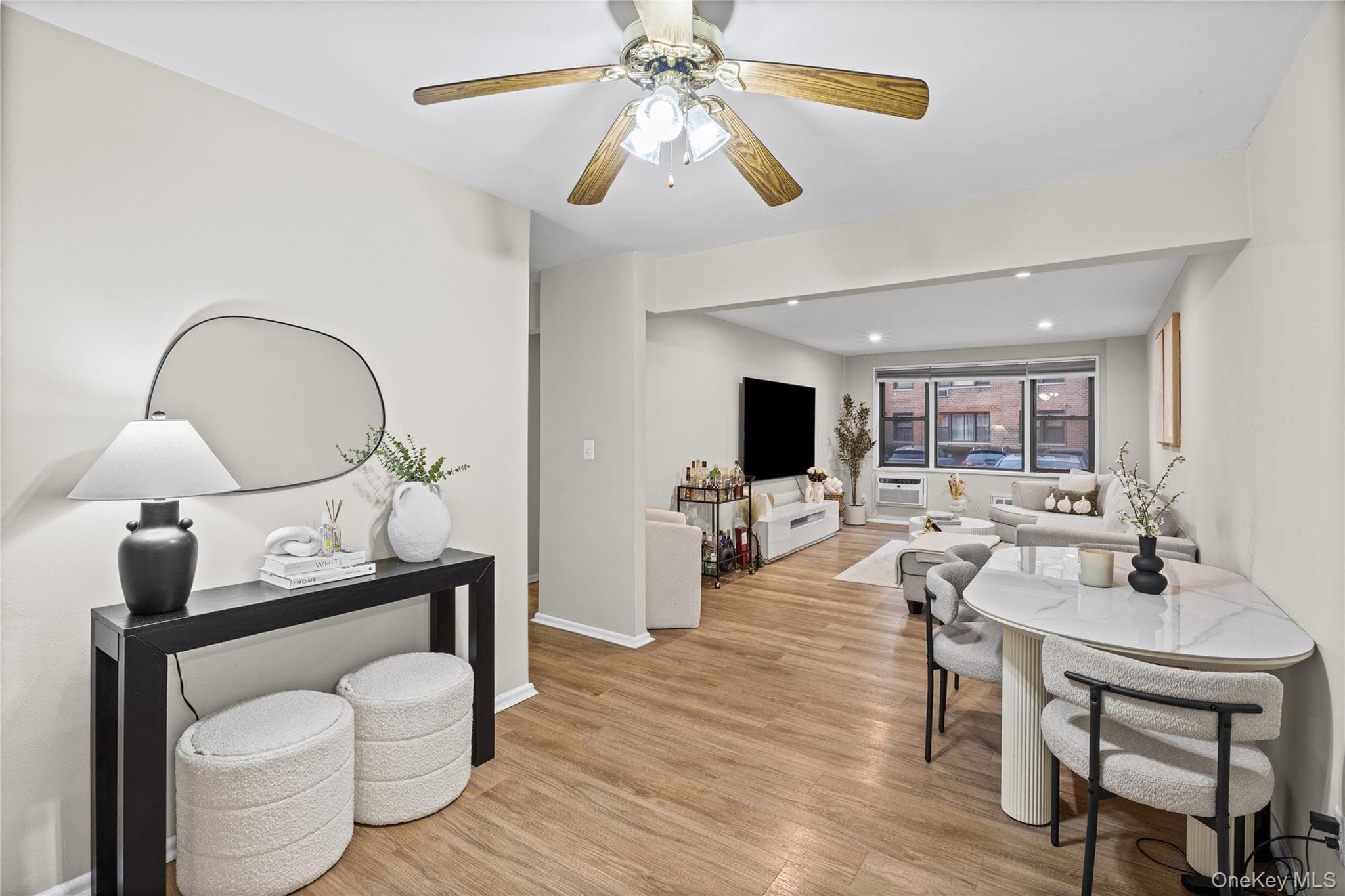 1 Birchwood Court Unit: 1B, Mineola