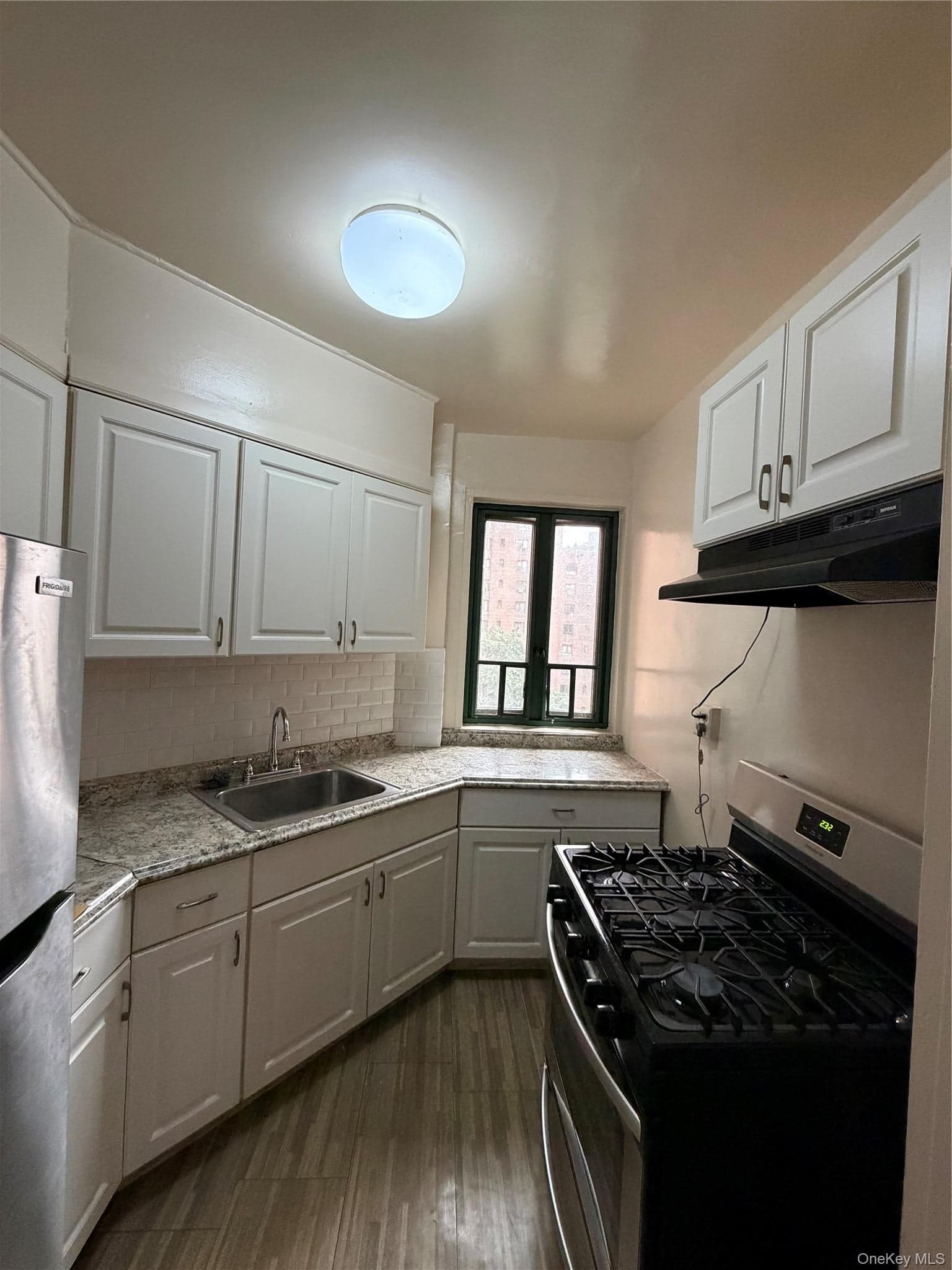 20 Metropolitan Oval Unit: 5E thumbnail 3