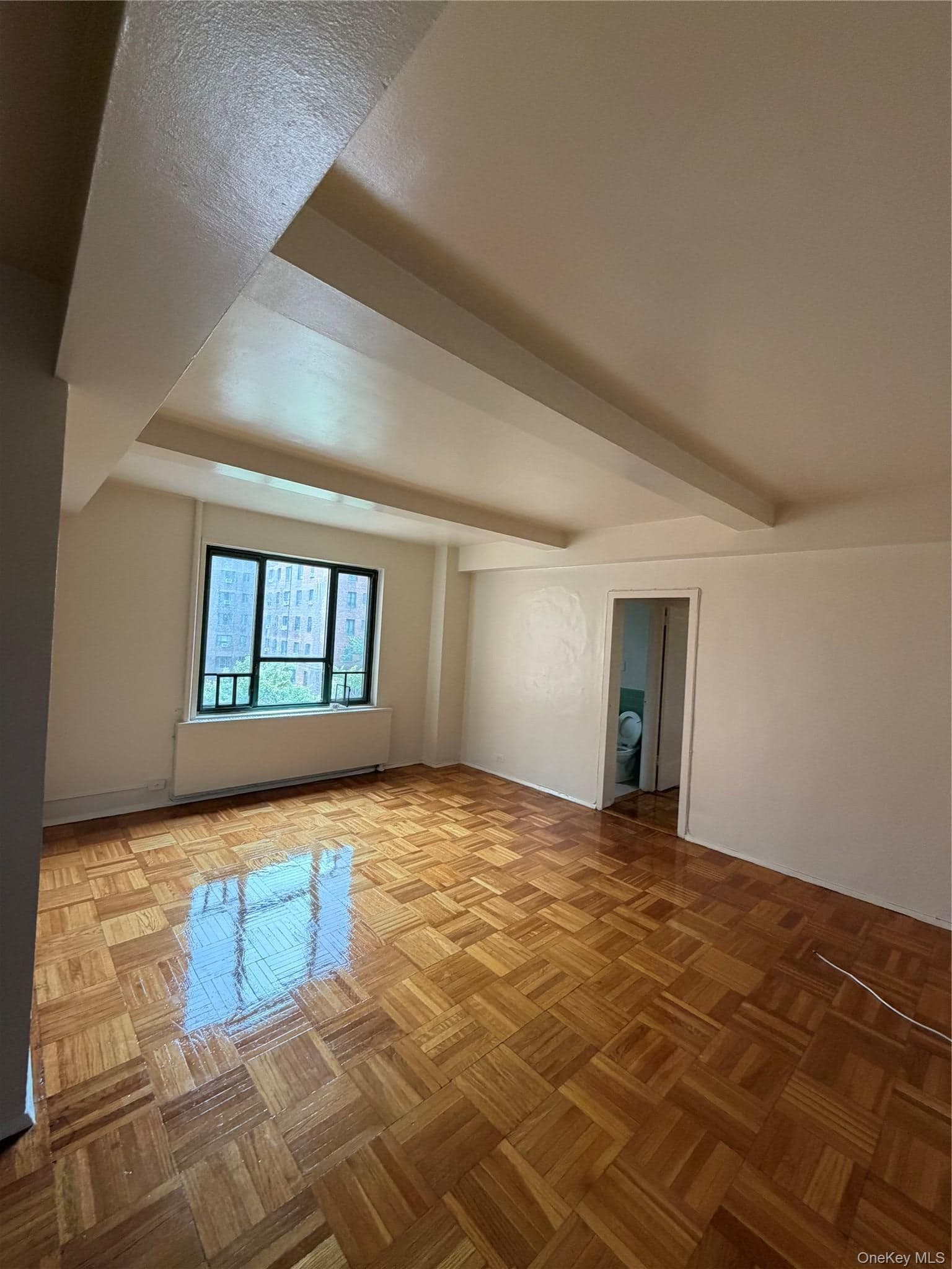 20 Metropolitan Oval Unit: 5E thumbnail 4