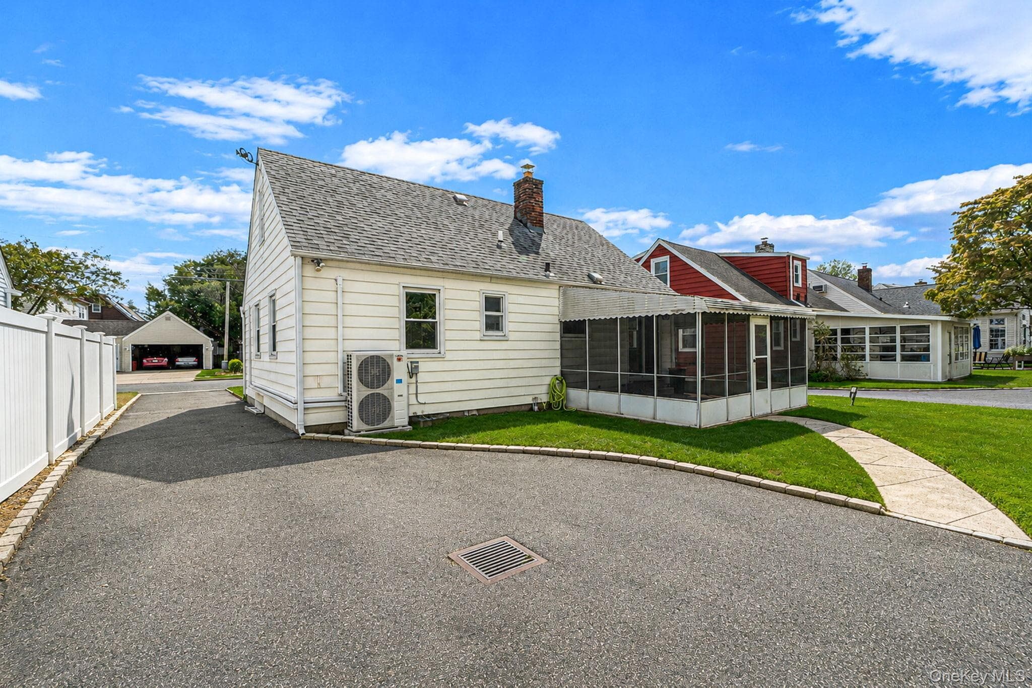 190 Albertson Place thumbnail 25