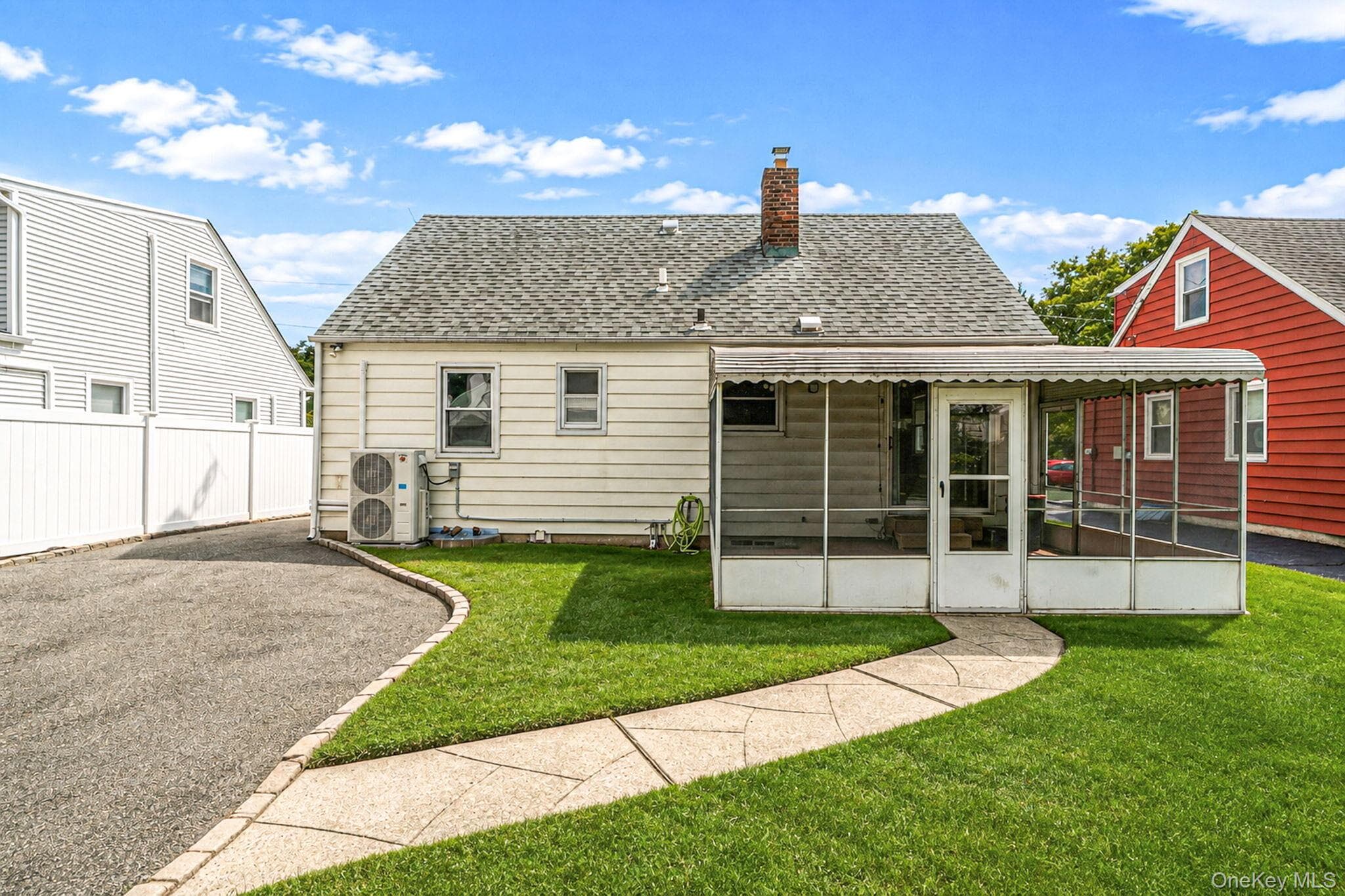 190 Albertson Place thumbnail 24