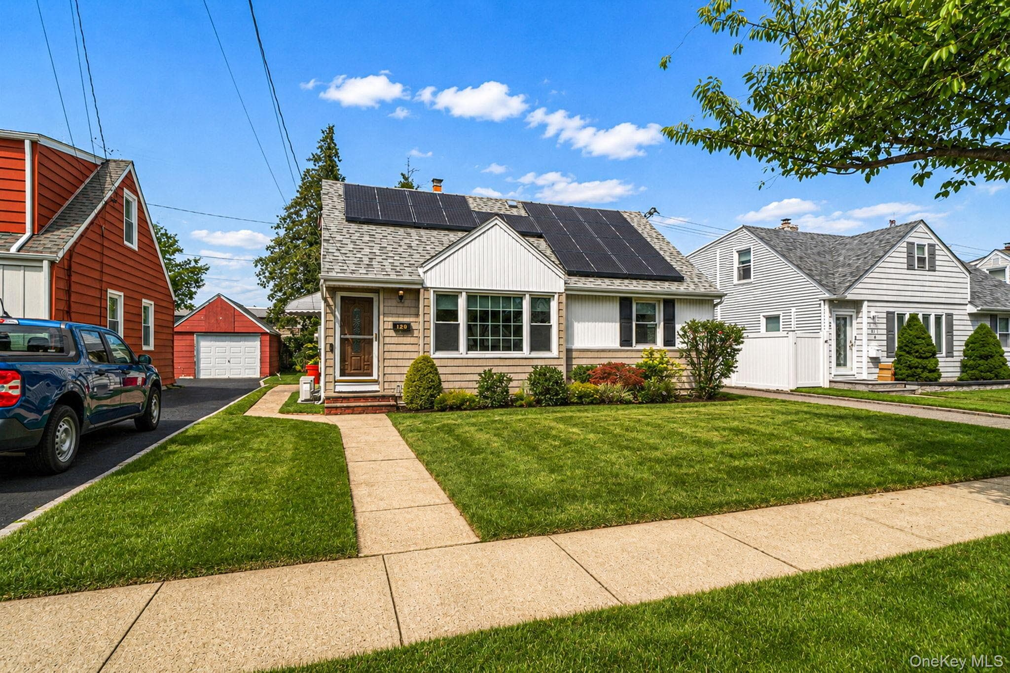 190 Albertson Place thumbnail 2