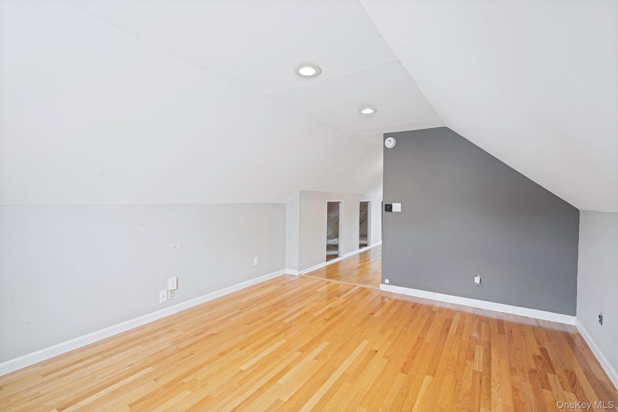 190 Albertson Place thumbnail 16