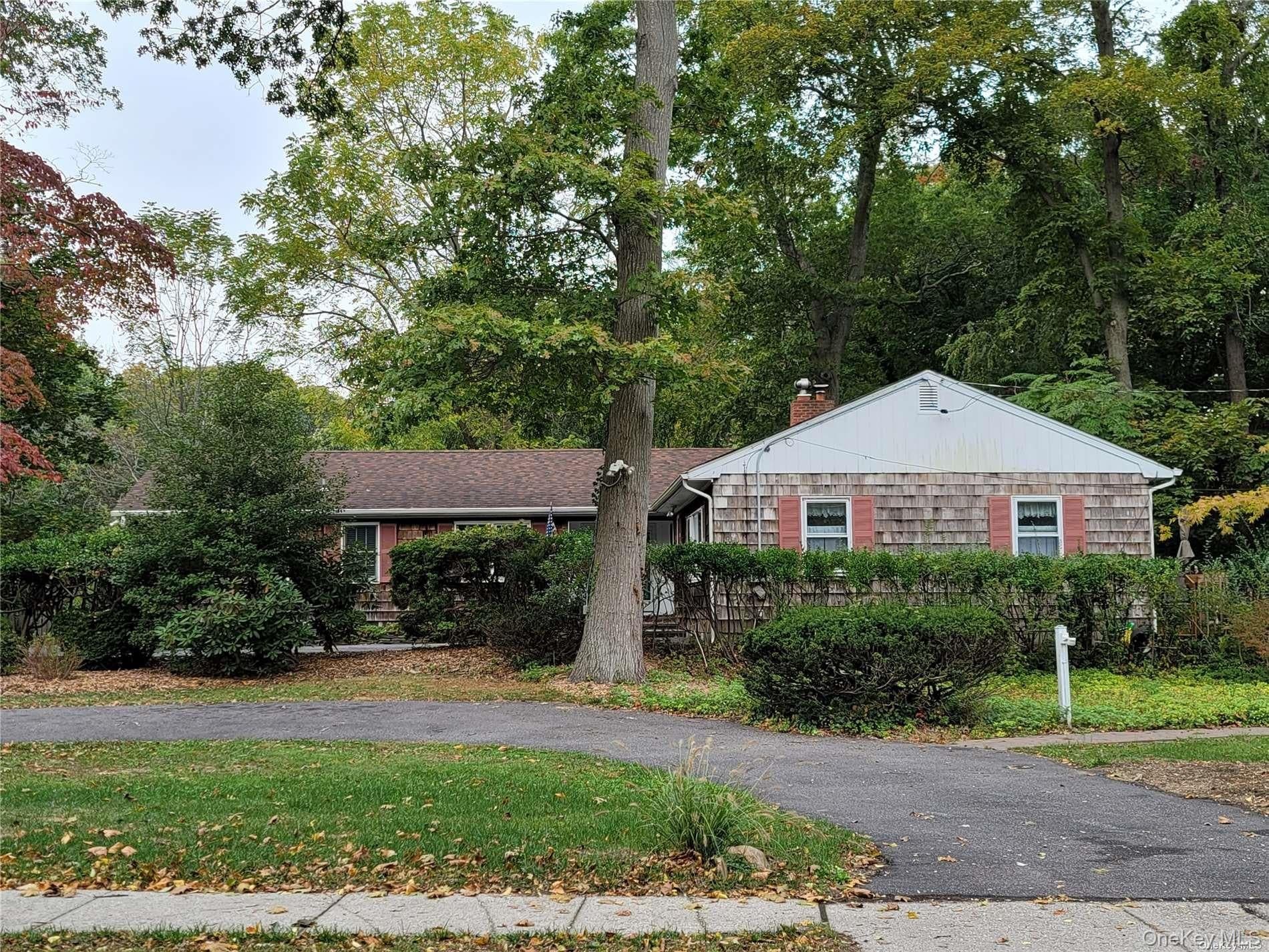 101 N Country Road, Shoreham