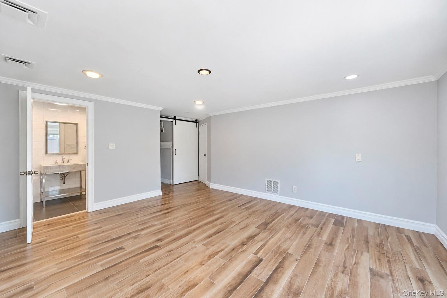 919 Park Court thumbnail 25