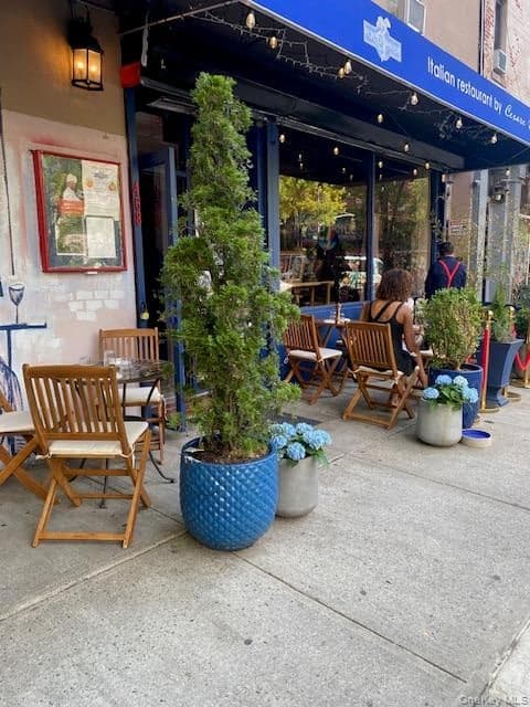 468 W 47th Street thumbnail 3