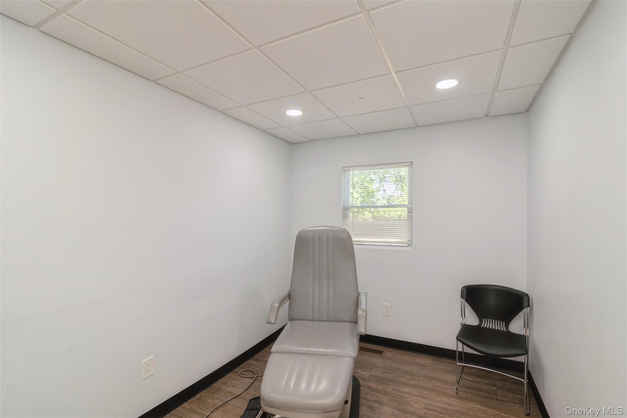 976 Roanoke Avenue thumbnail 16