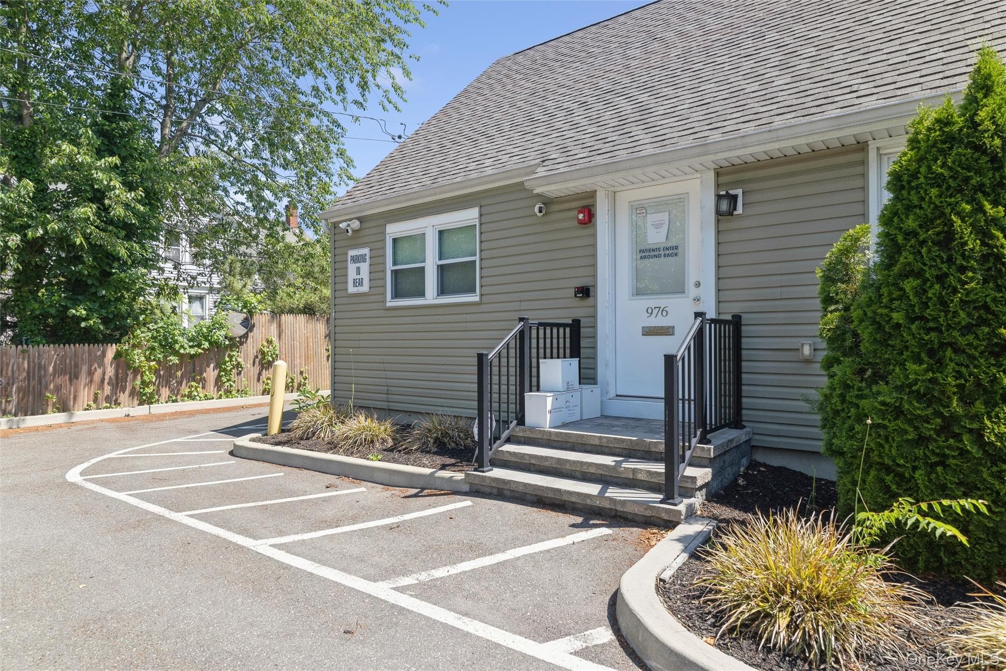 976 Roanoke Avenue thumbnail 4