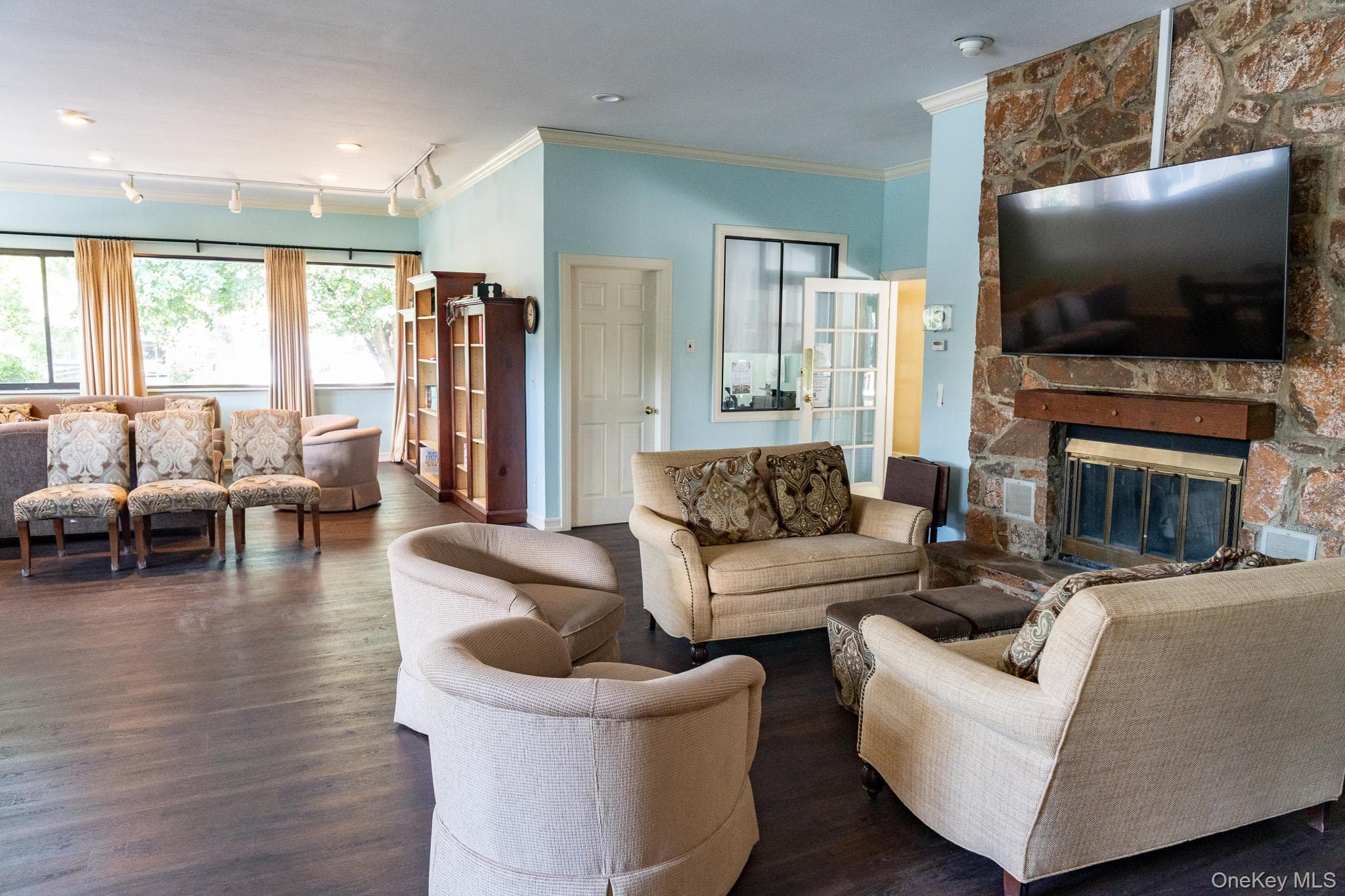 105 Glen Way thumbnail 39