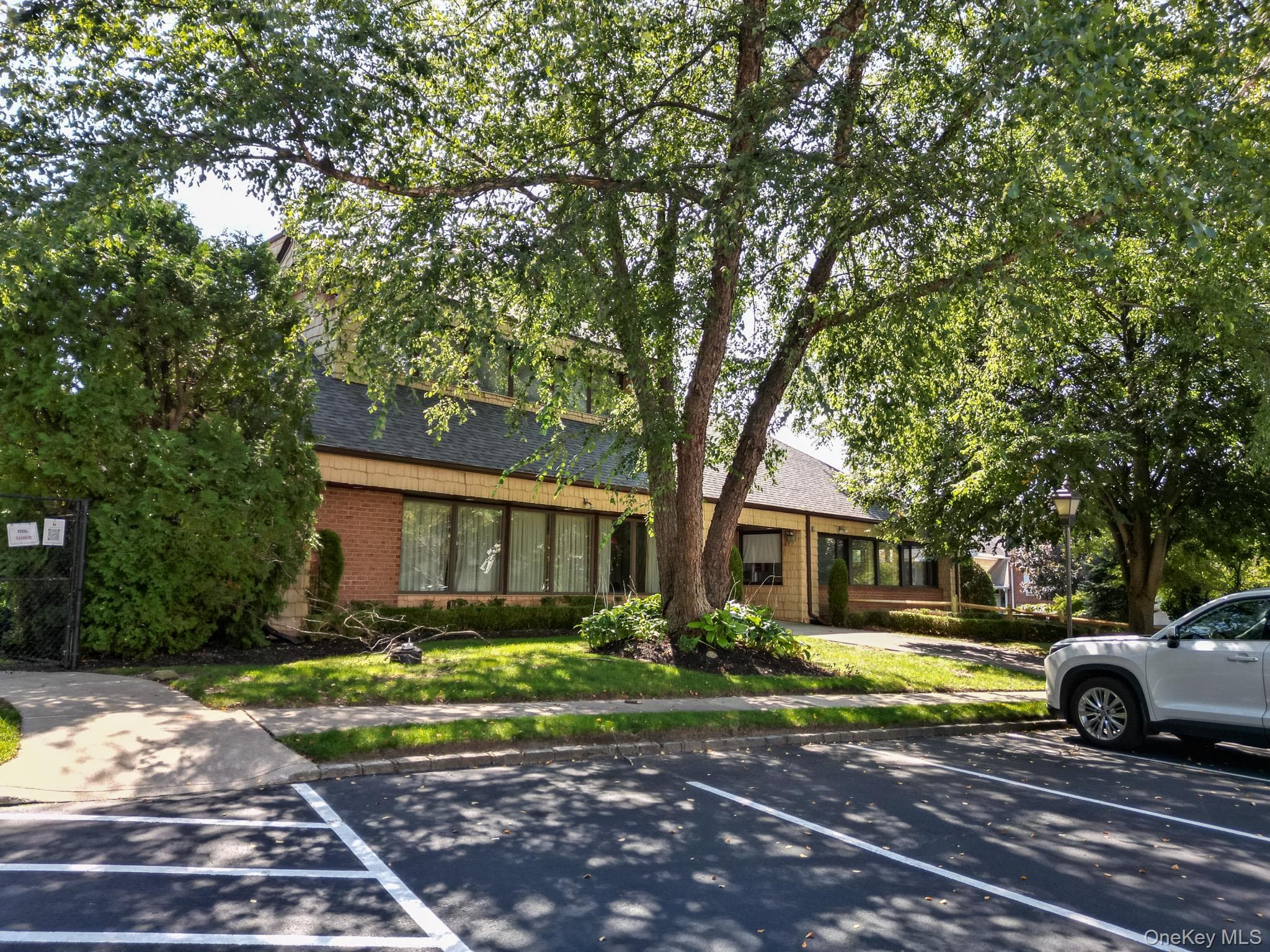 105 Glen Way thumbnail 33