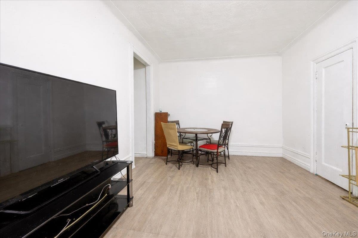 1974 Lafontaine Avenue Unit: 2E thumbnail 5