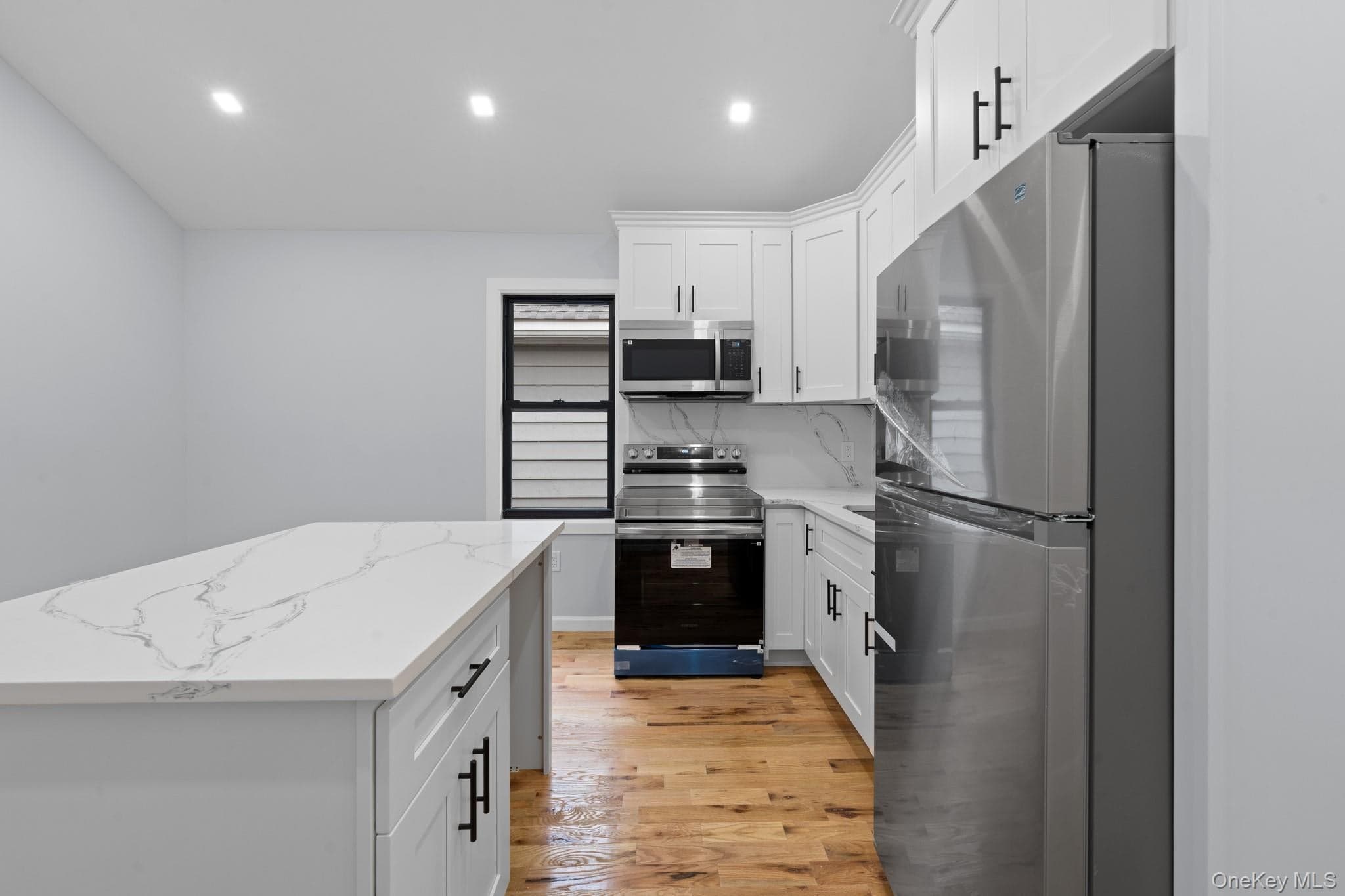 1537 E 54th Street thumbnail 7