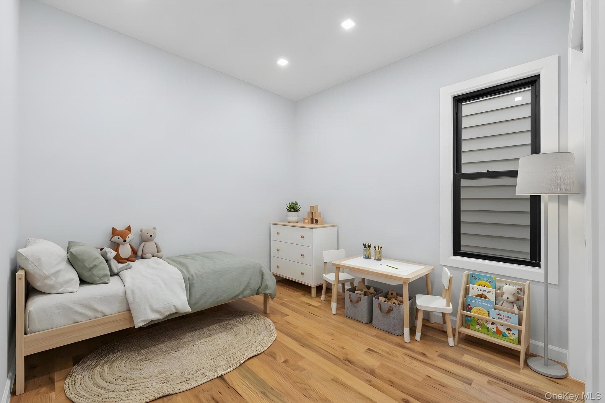 1537 E 54th Street thumbnail 9
