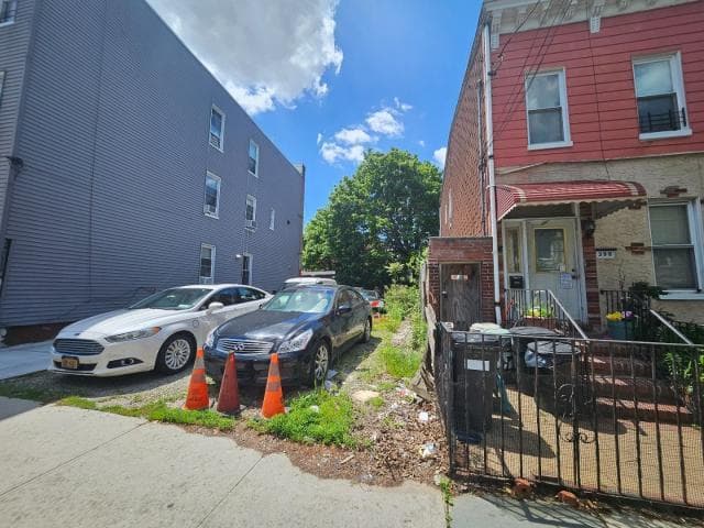 400 Linwood Street thumbnail 3